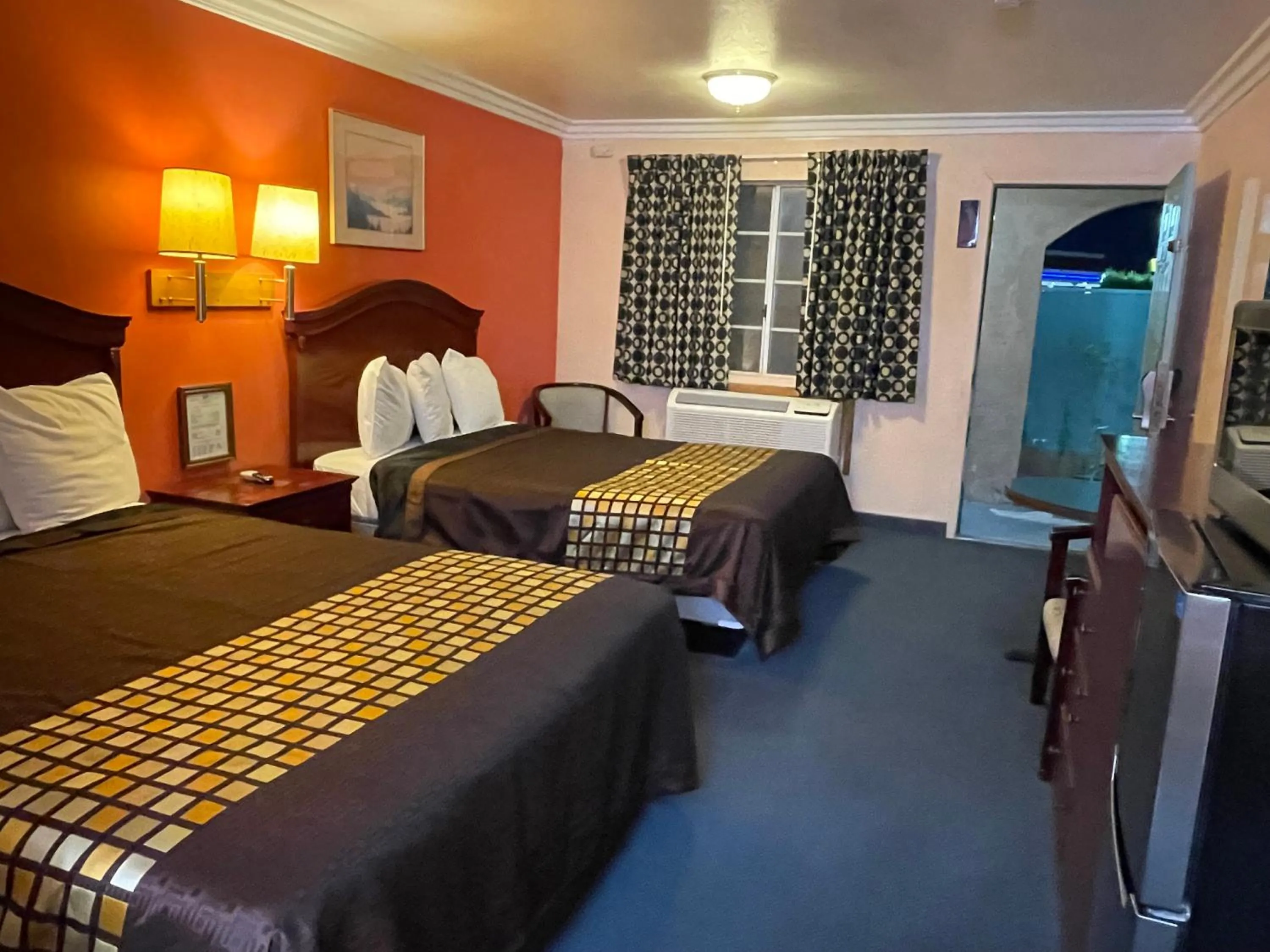 Photo of the whole room in Aerospace Inn-Mojave