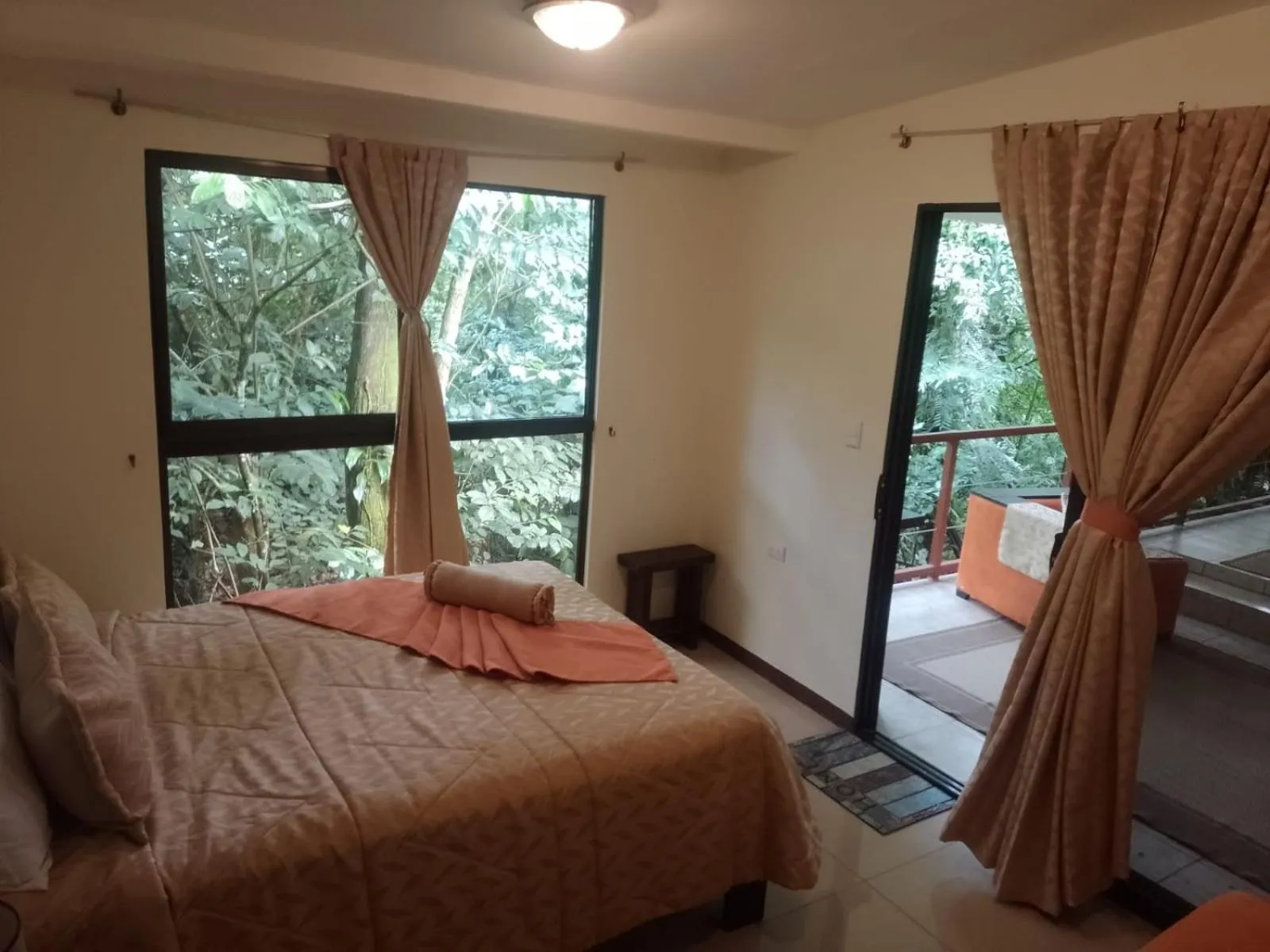 Bed in Hotel San Rafael Ecolodge