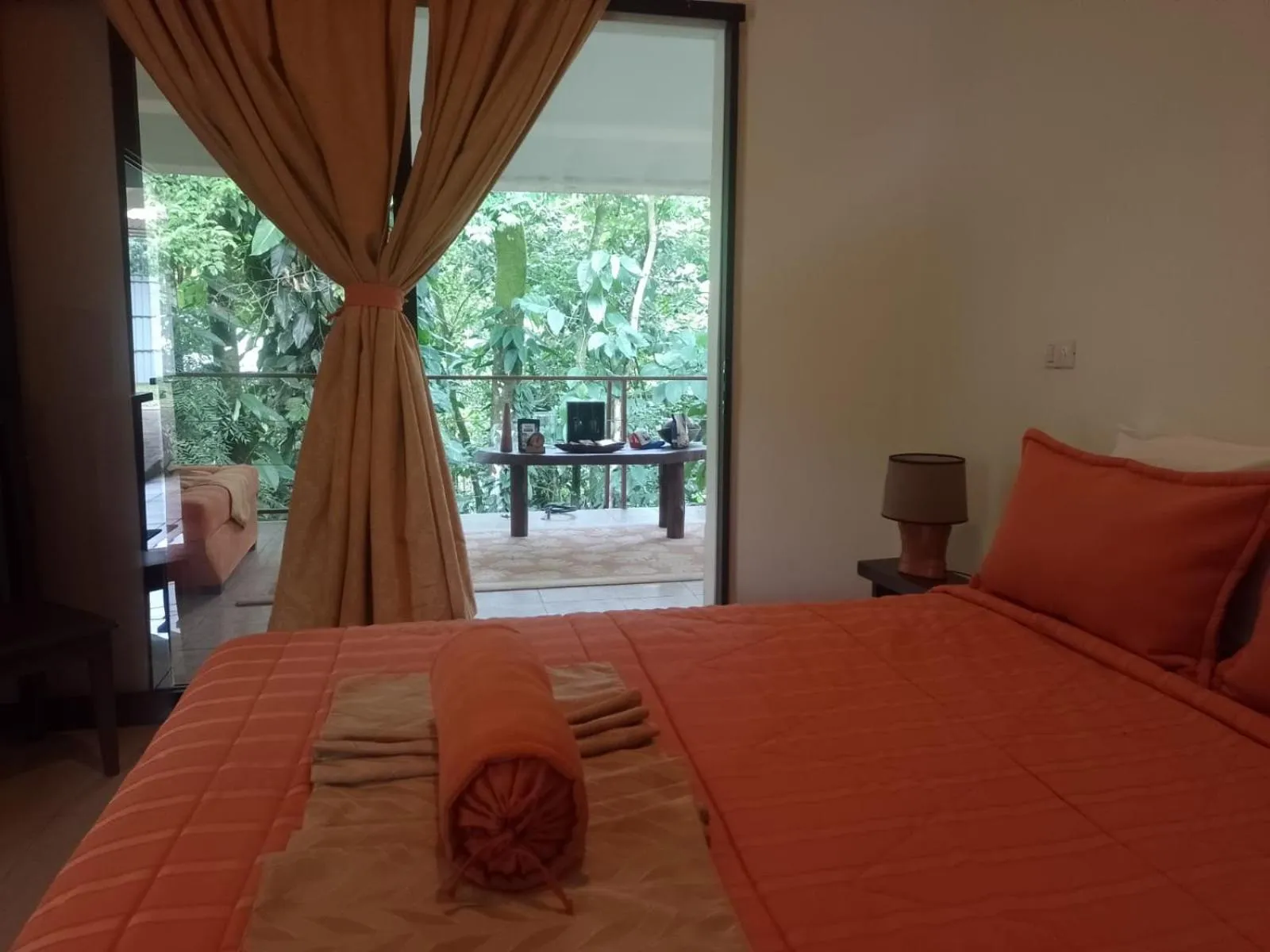 Bed in Hotel San Rafael Ecolodge