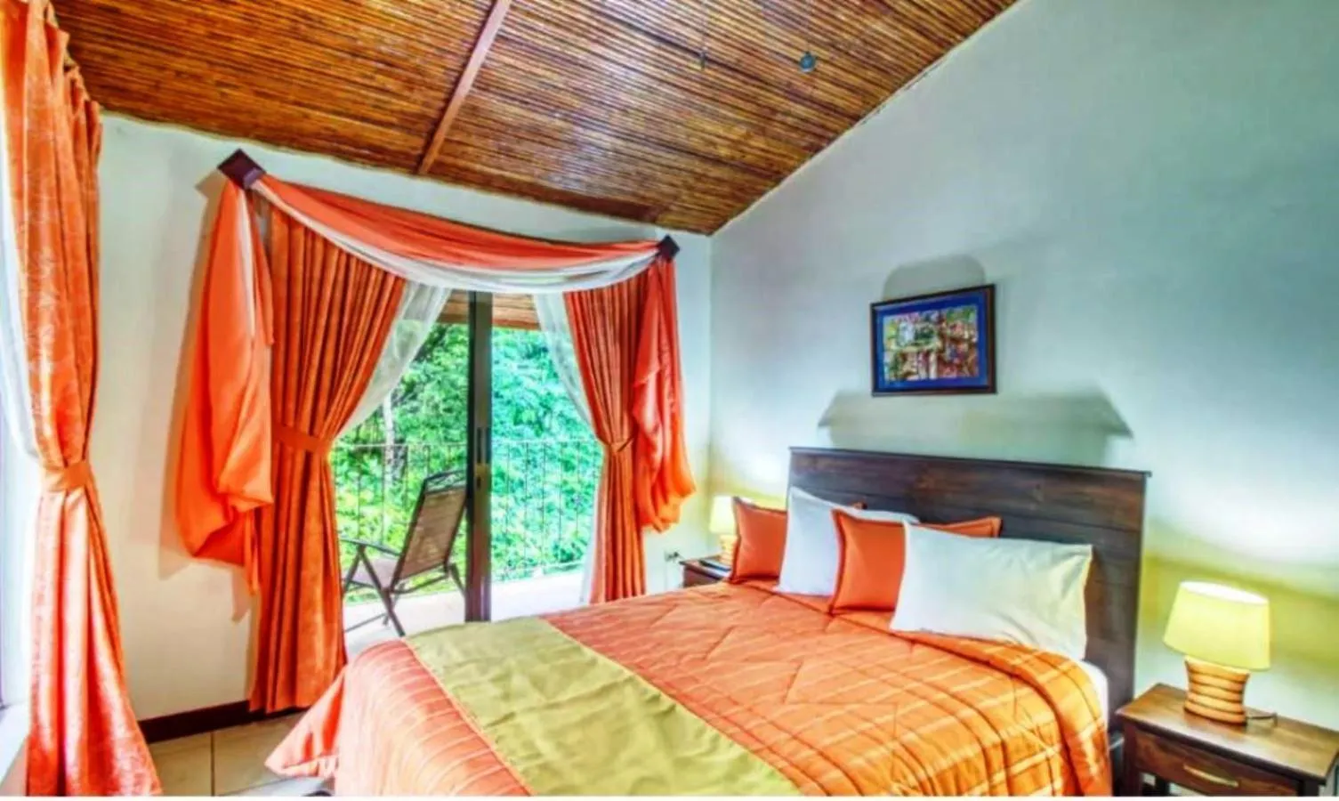 Photo of the whole room, Bed in Hotel San Rafael Ecolodge