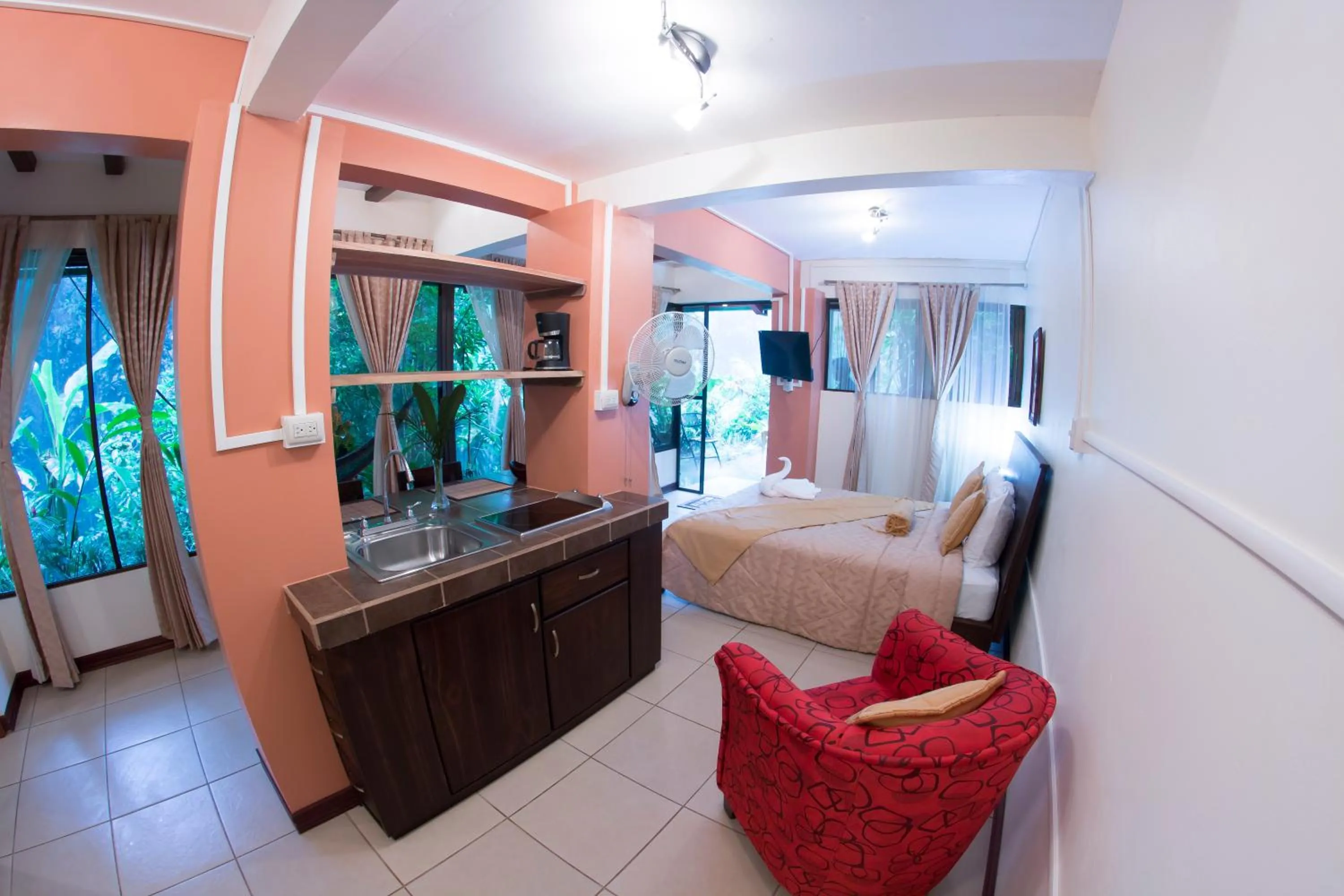 Kitchen or kitchenette in Hotel San Rafael Ecolodge