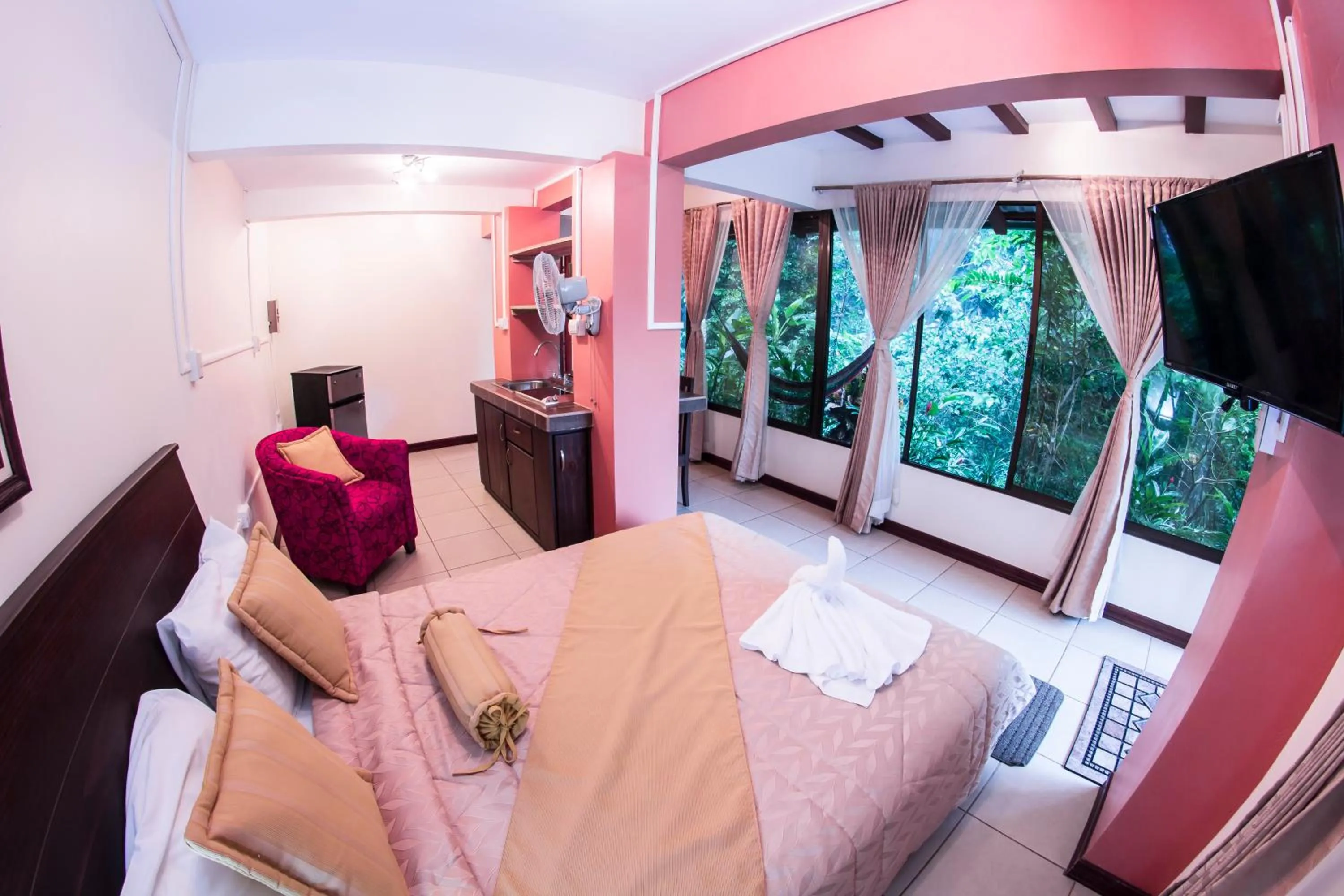 Photo of the whole room, Bed in Hotel San Rafael Ecolodge