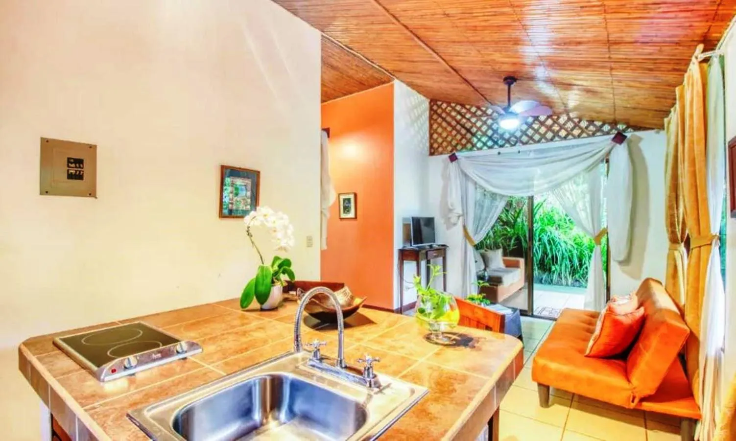 Kitchen or kitchenette in Hotel San Rafael Ecolodge