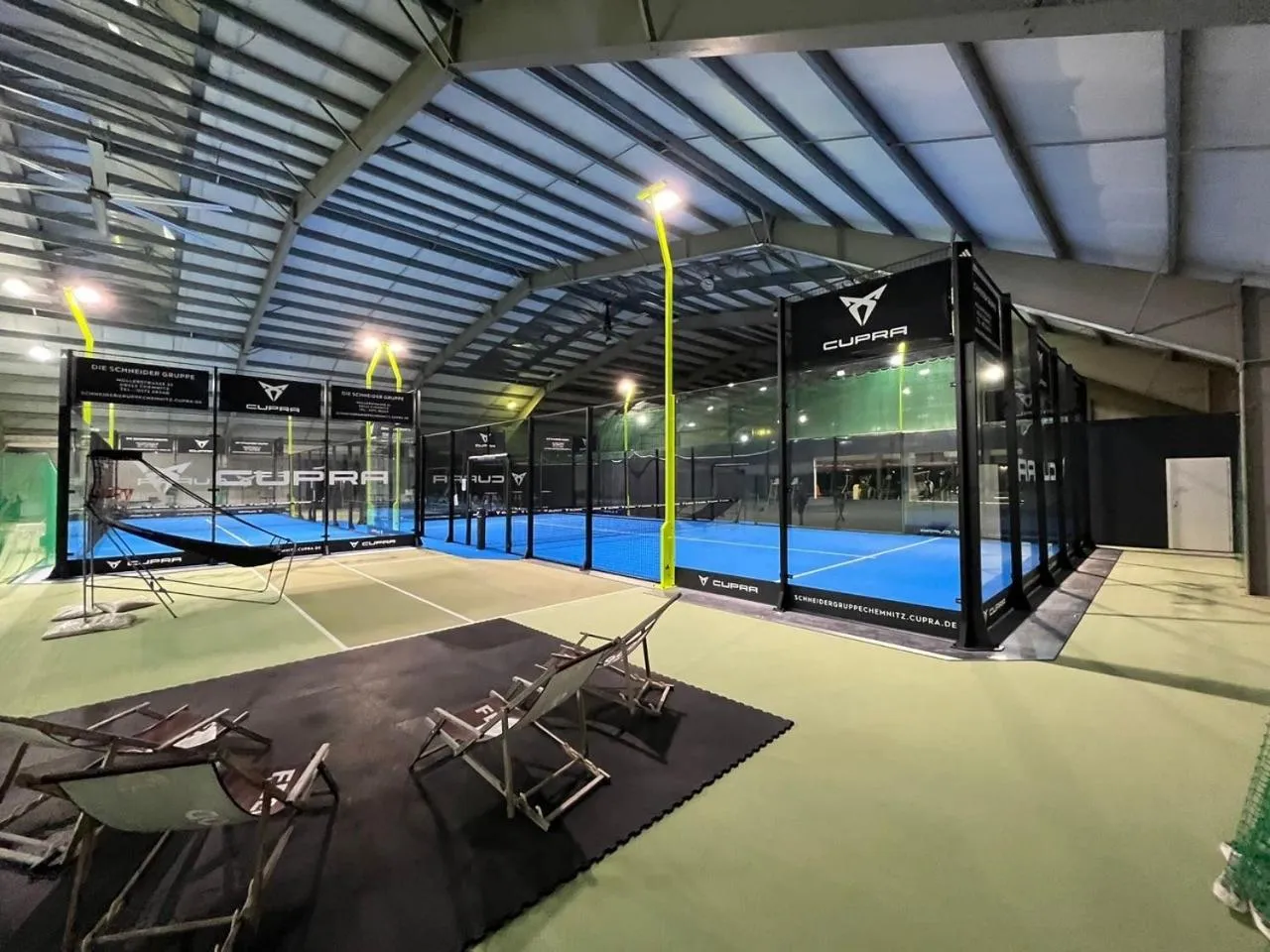 Tennis court in Feel Good Hotel