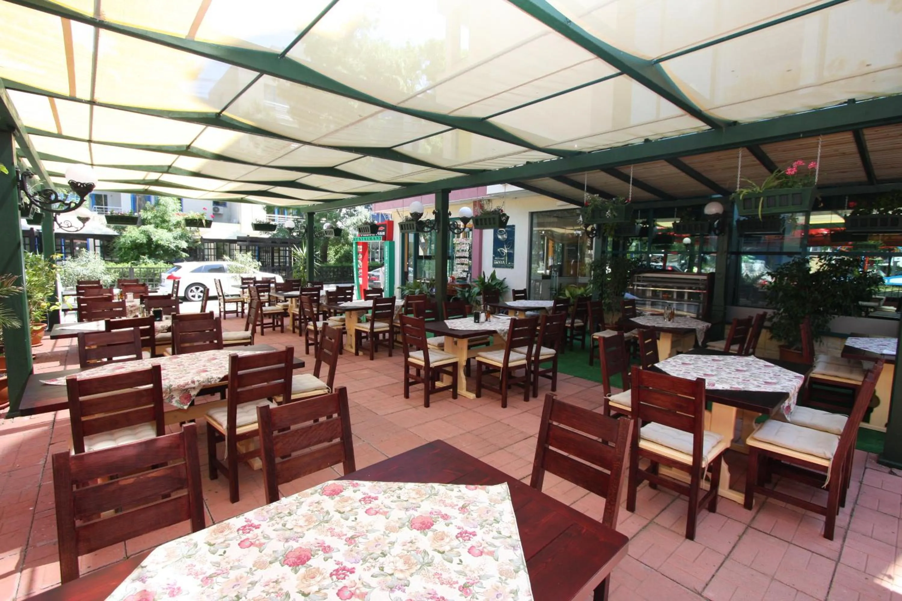 Restaurant/places to eat in Tanya Hotel