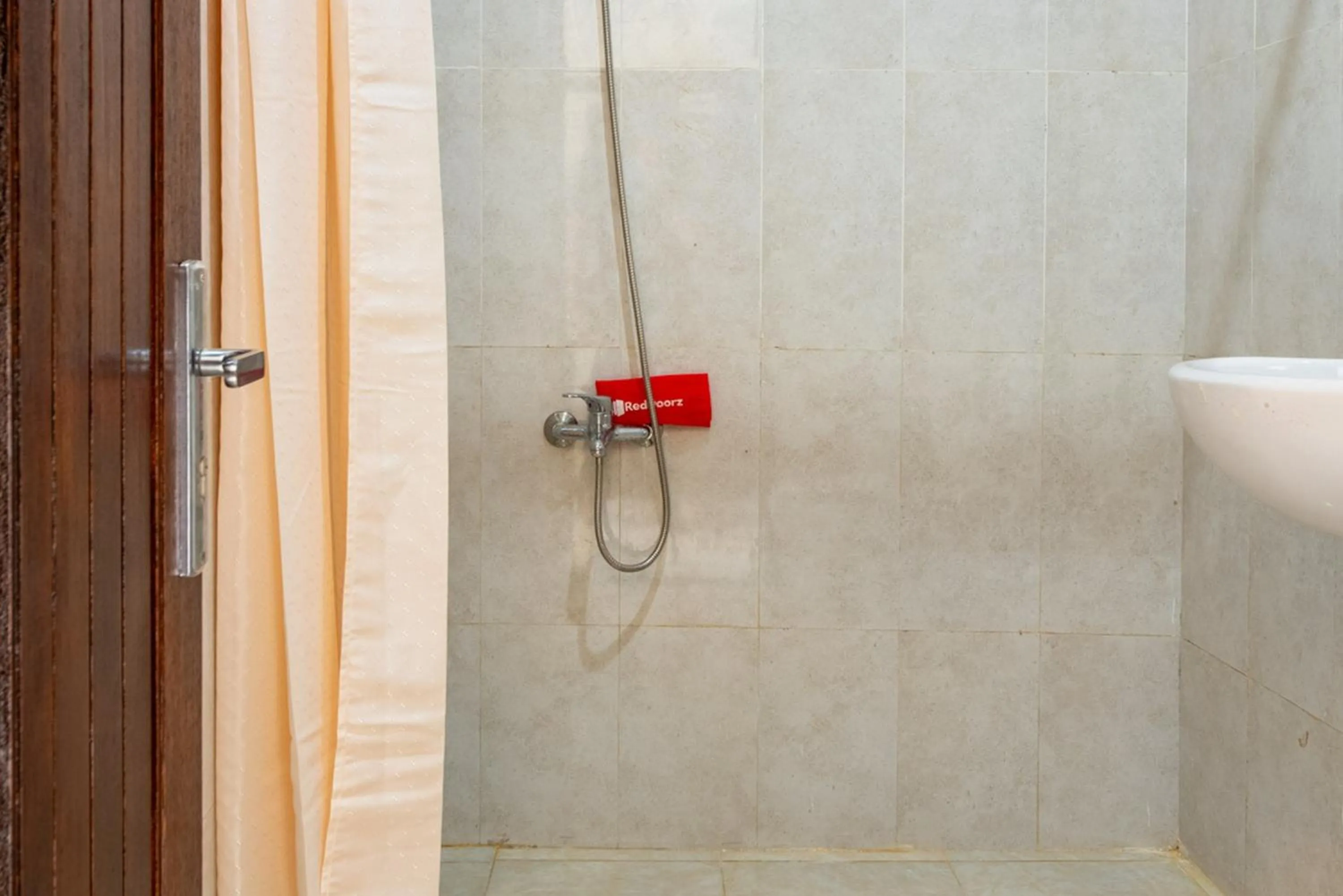 RedDoorz Plus near Balai Kota Batu 2