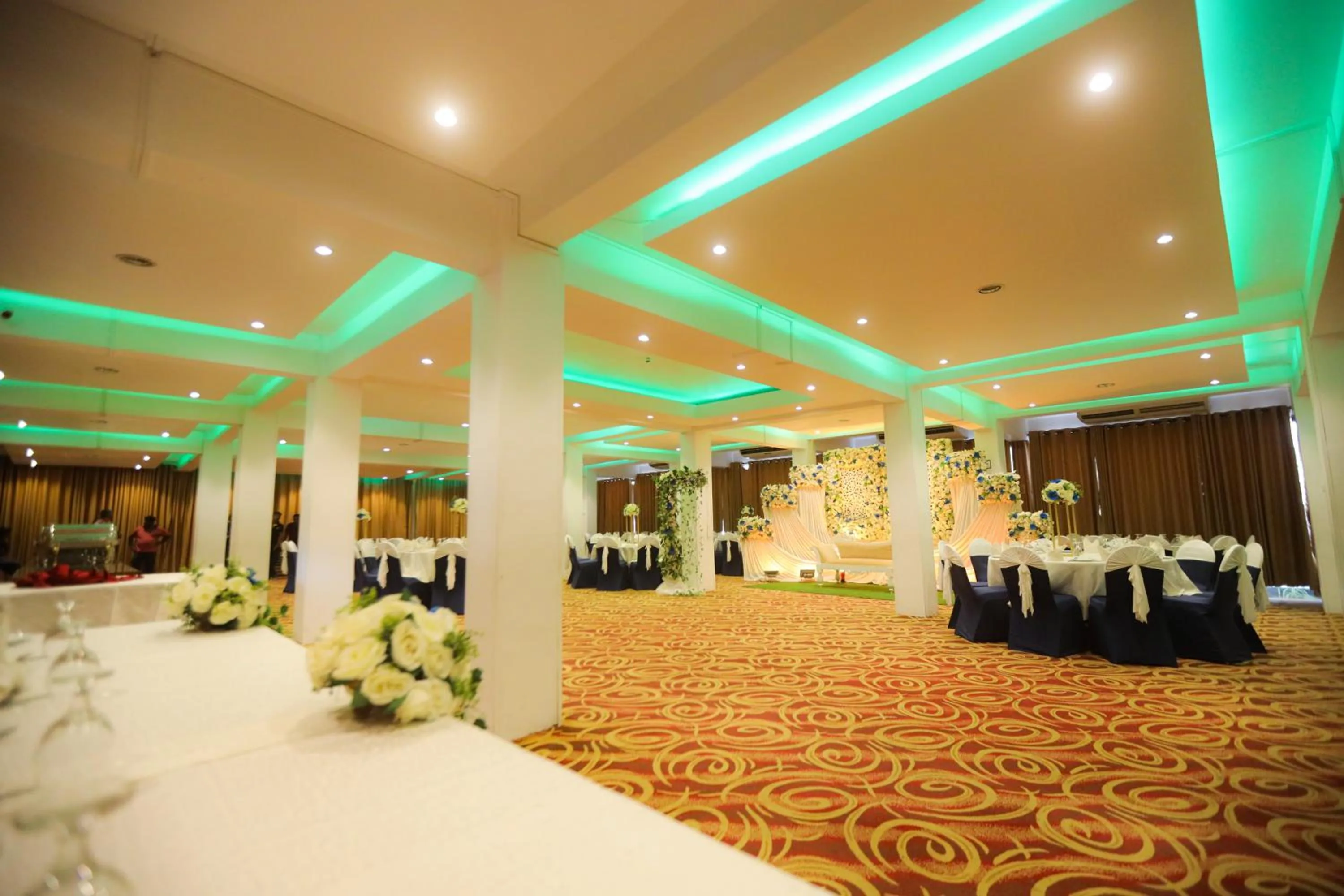 Restaurant/places to eat in Ramadia Ran Mal Holiday Resort