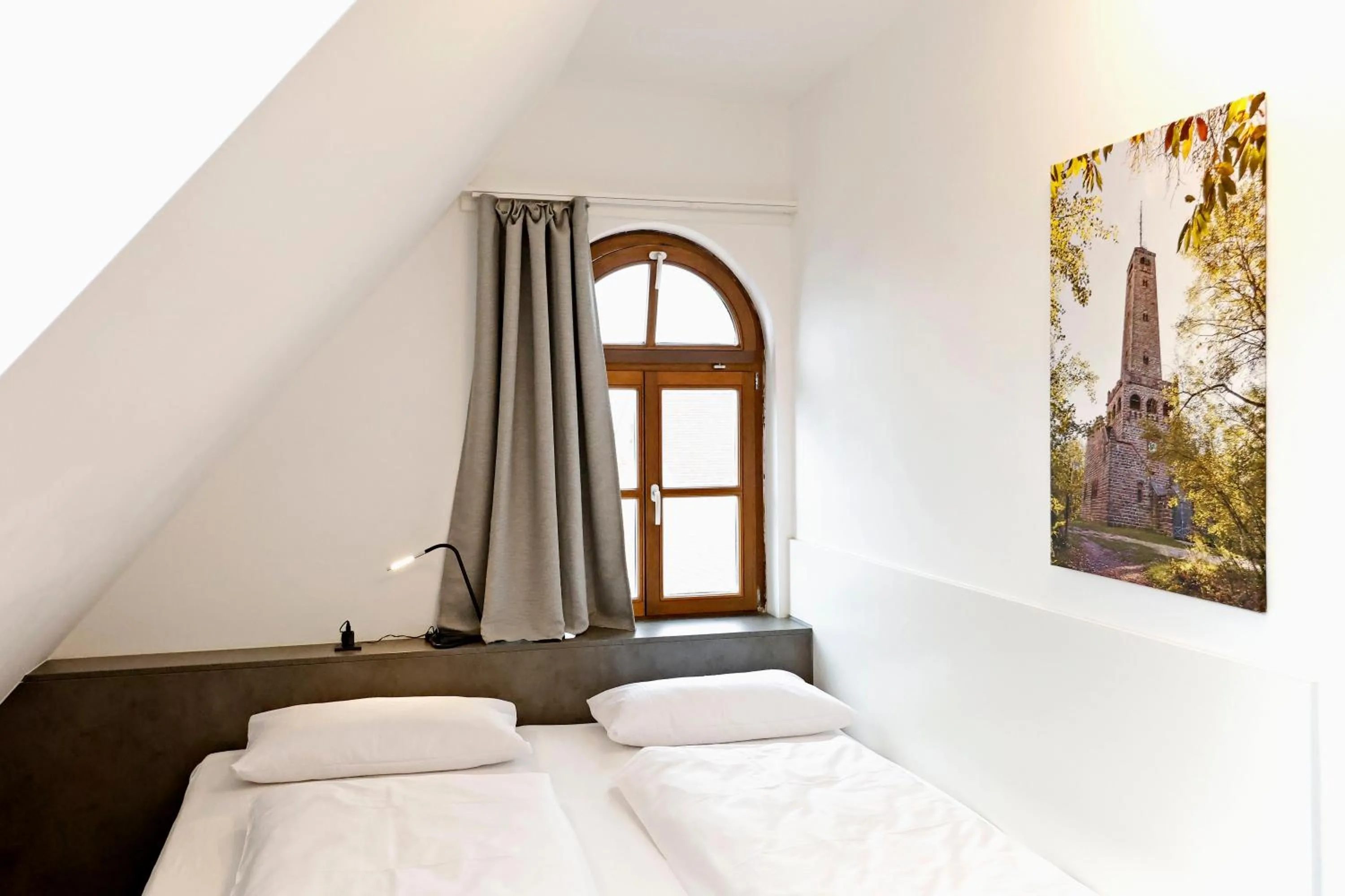 TV and multimedia, Bed in Vinotel Weinstrasse