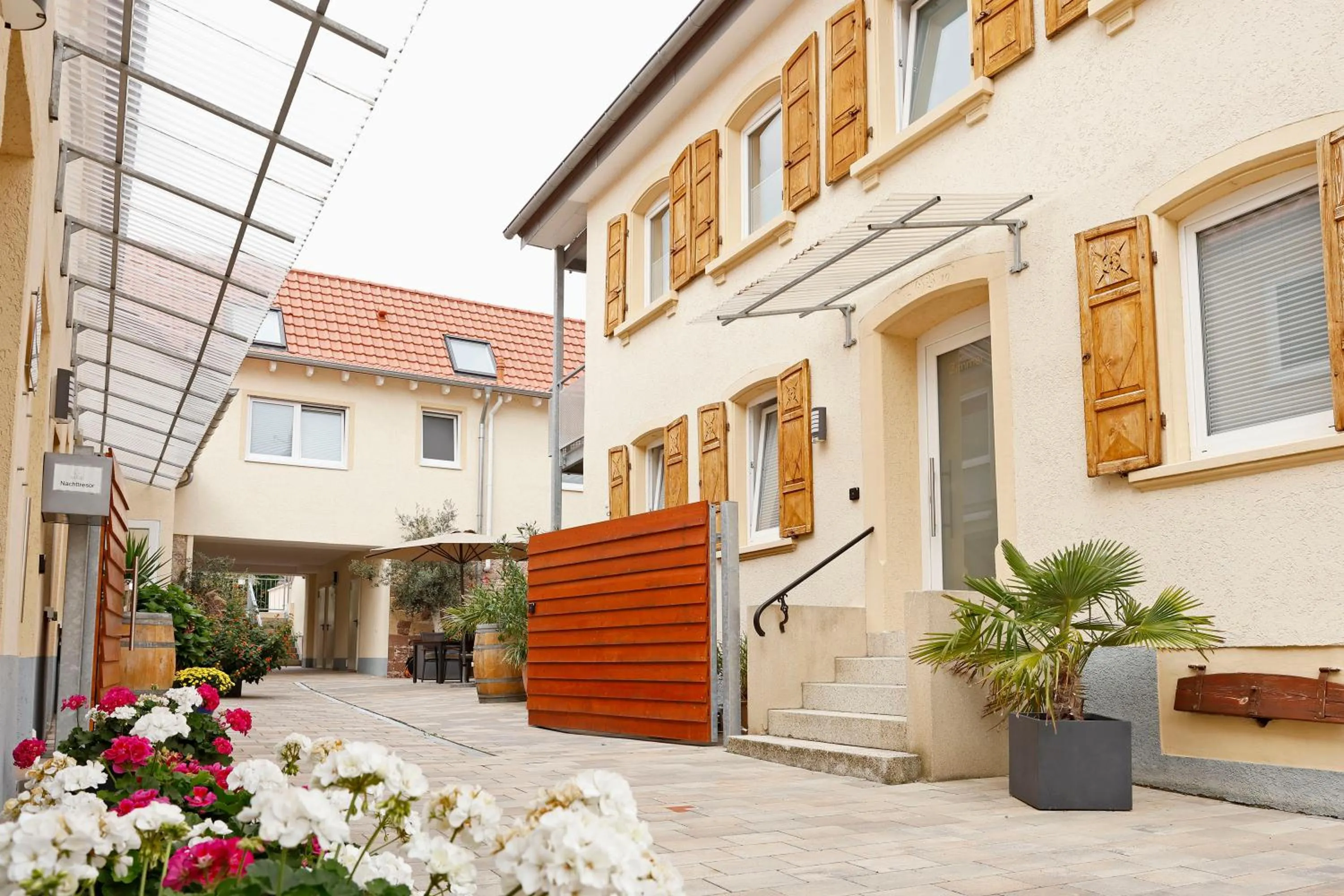 Facade/entrance in Vinotel Weinstrasse
