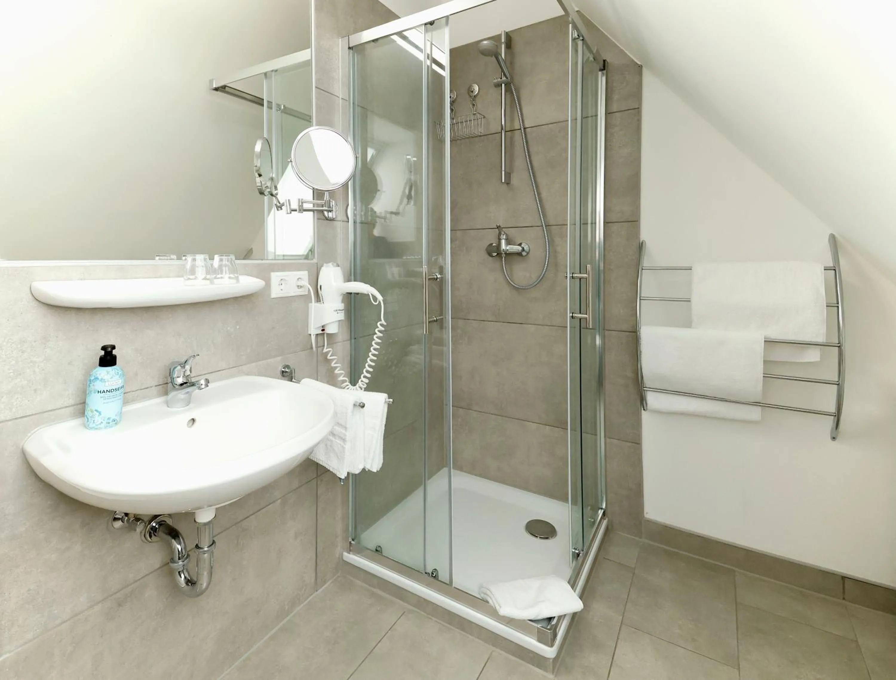 Shower in Vinotel Weinstrasse