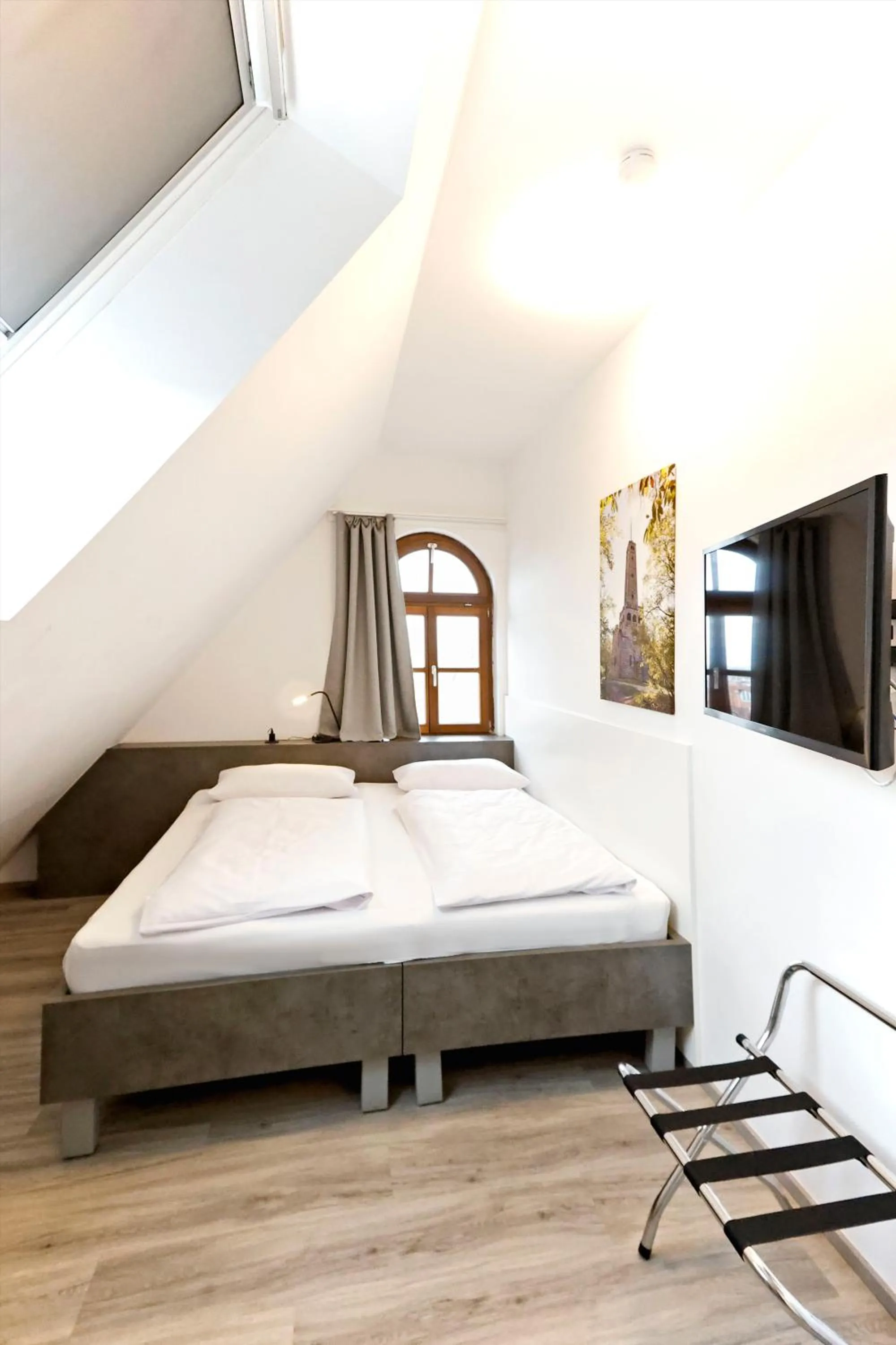 TV and multimedia, Bed in Vinotel Weinstrasse