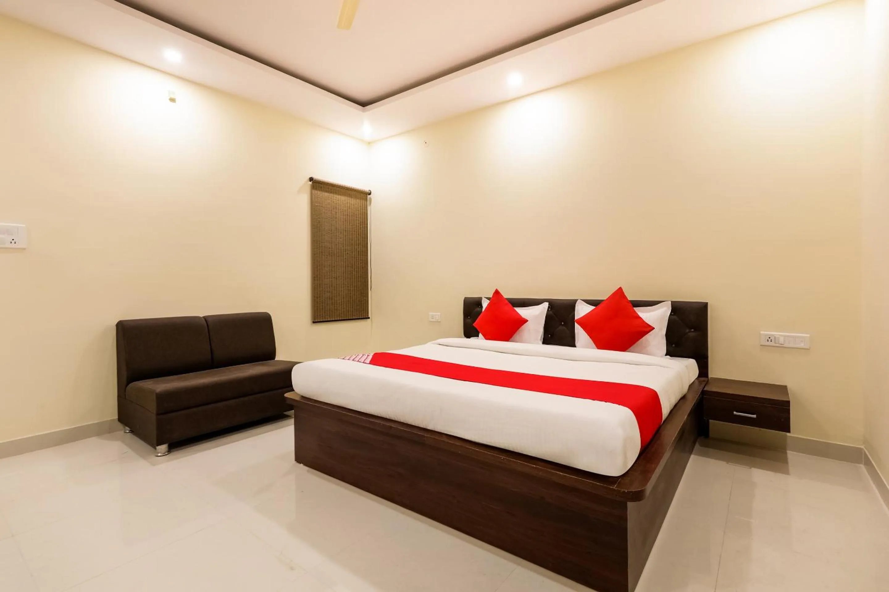 Bedroom, Bed in Hotel O Yuvan