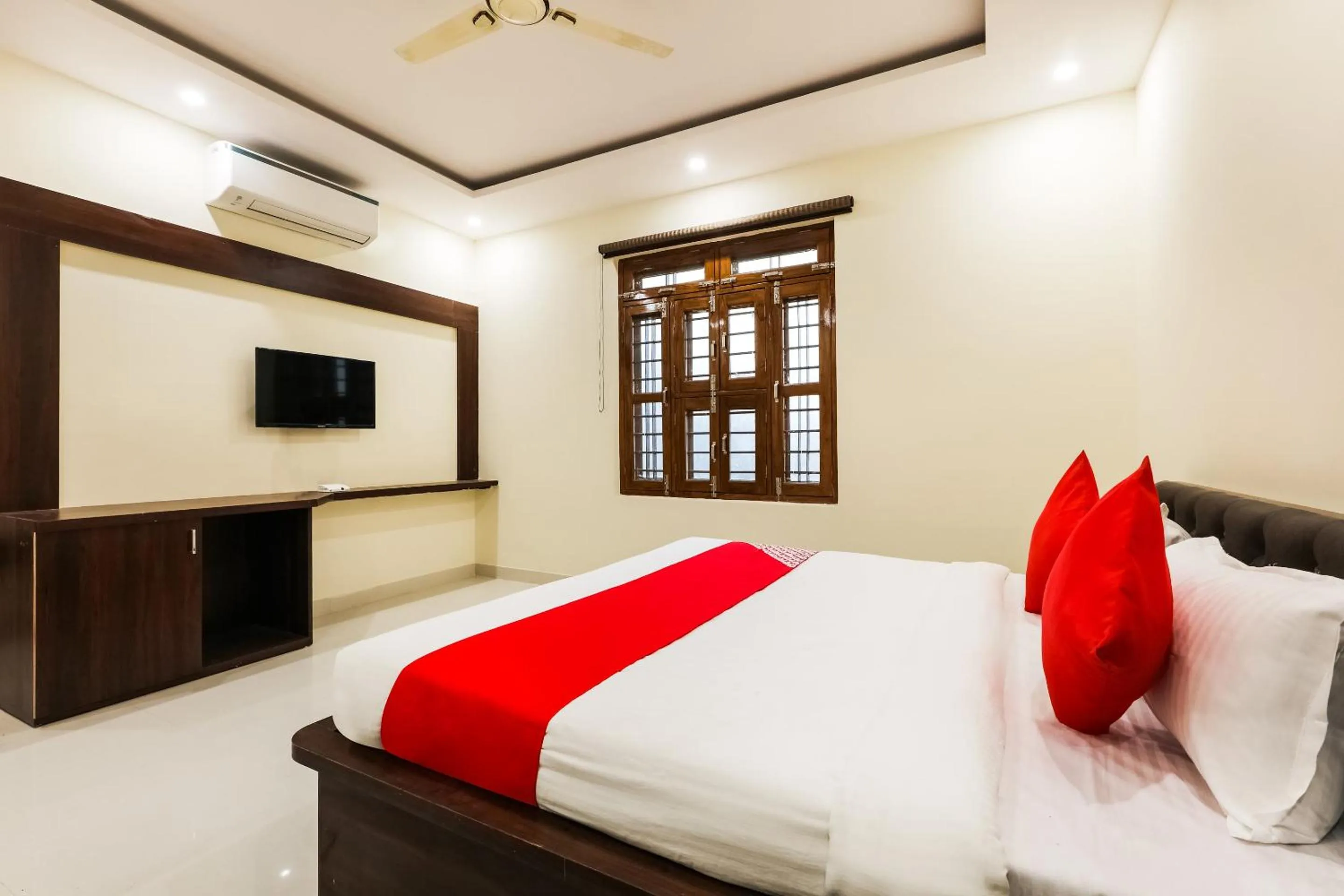 Bedroom, Bed in Hotel O Yuvan
