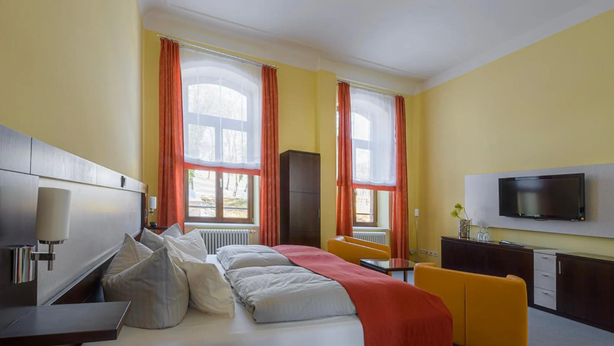 Photo of the whole room, Bed in Hotel Am Tiefwarensee