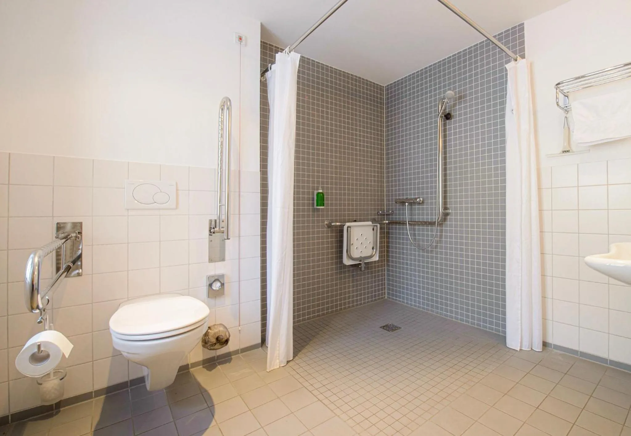 Bathroom in Hotel Am Tiefwarensee