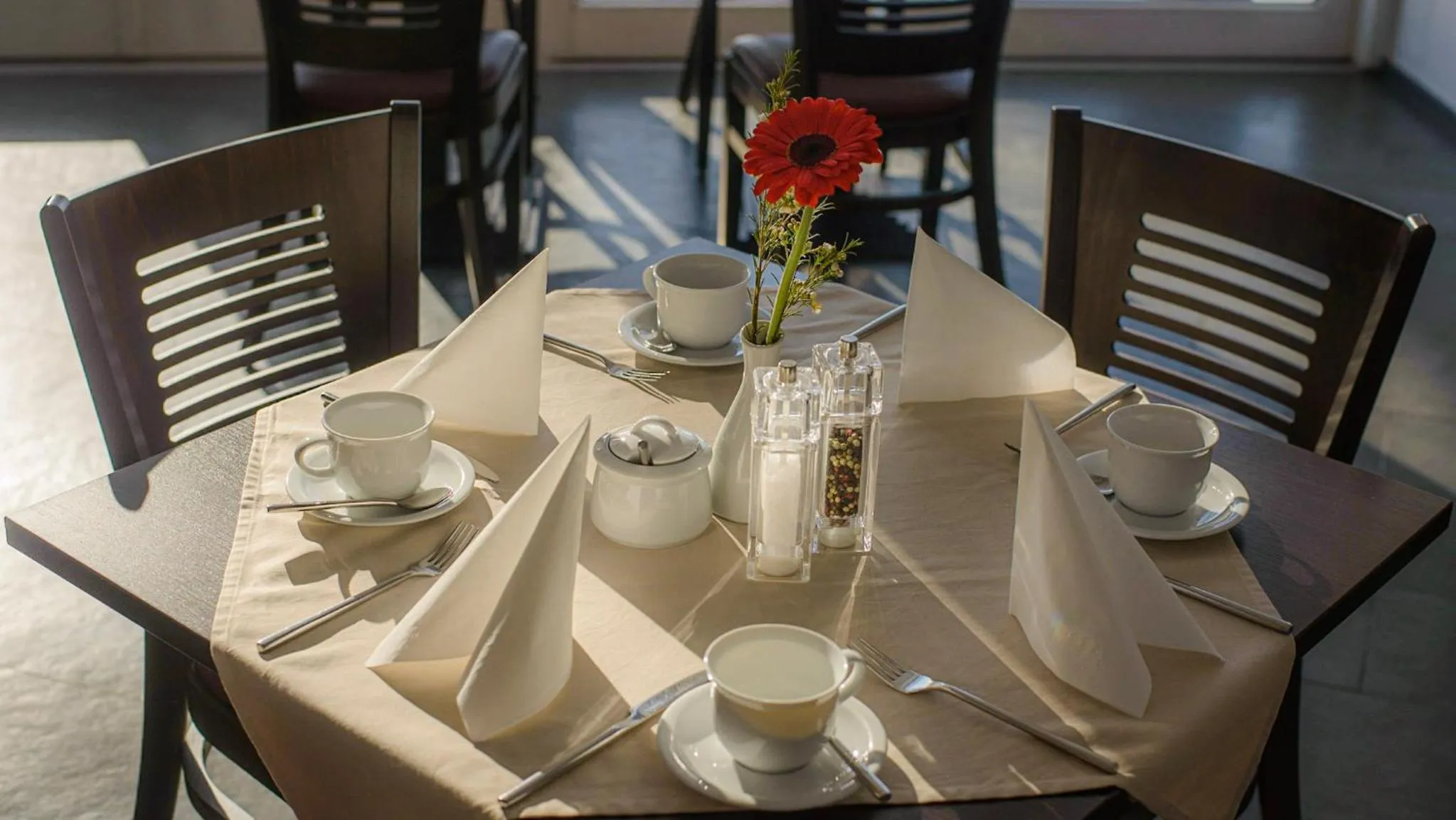 Restaurant/places to eat in Hotel Am Tiefwarensee