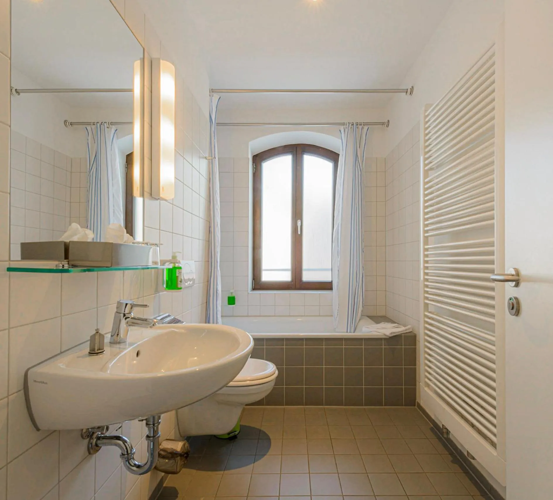 Photo of the whole room in Hotel Am Tiefwarensee