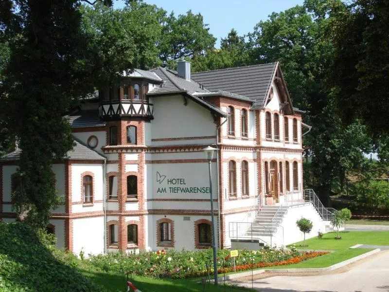 Facade/entrance in Hotel Am Tiefwarensee