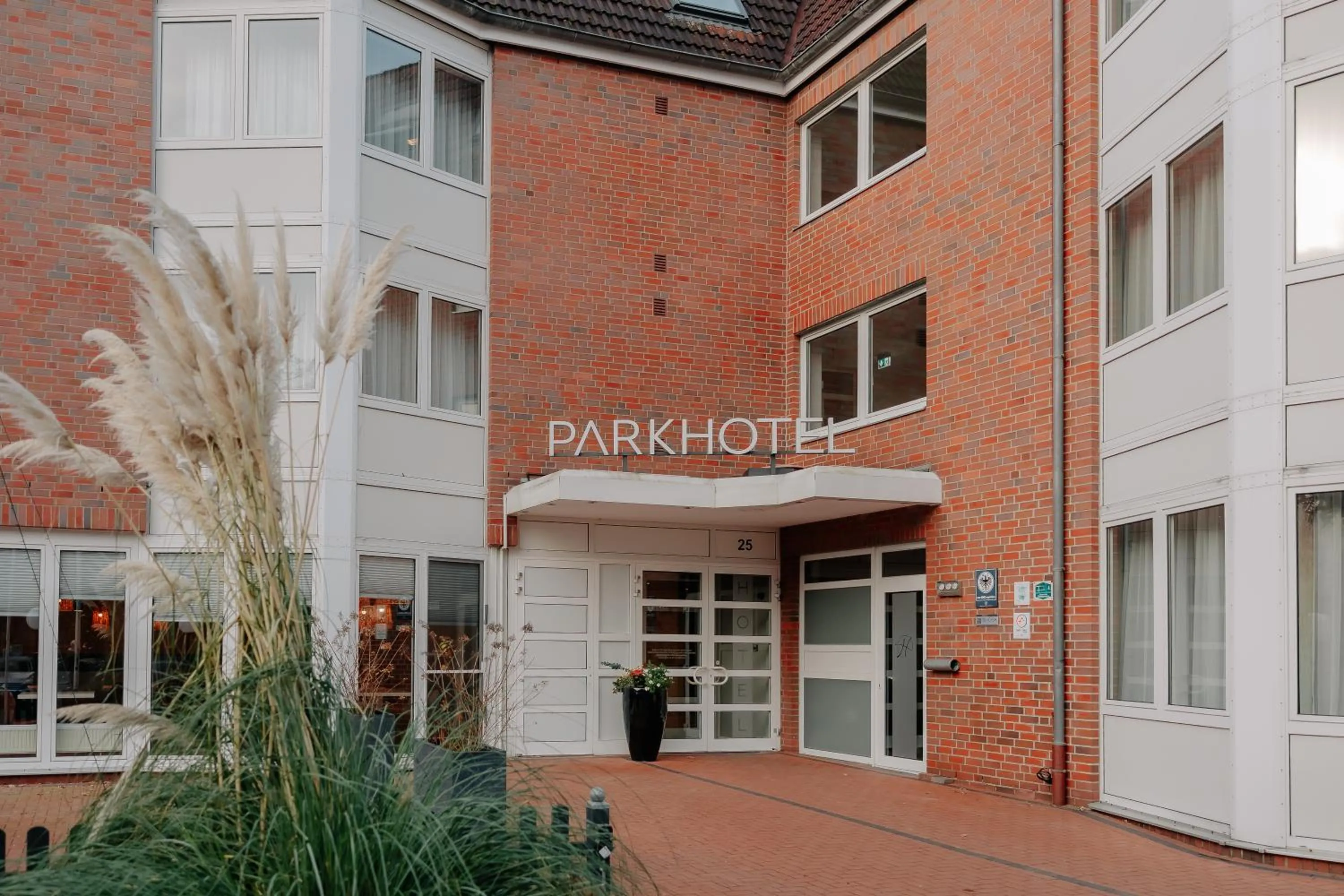 Property building in Parkhotel Papenburg by Hackmann