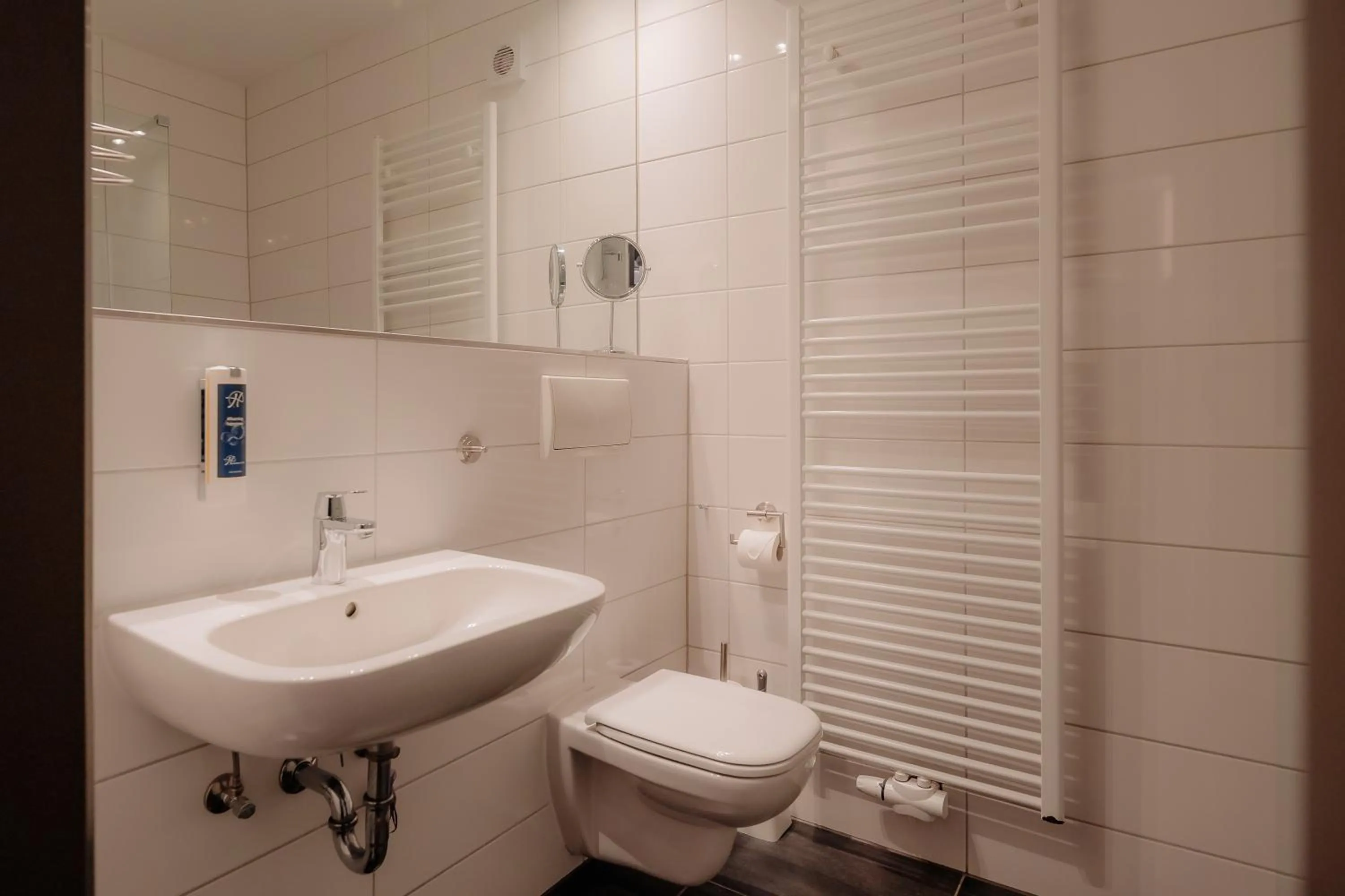 Bathroom in Parkhotel Papenburg by Hackmann