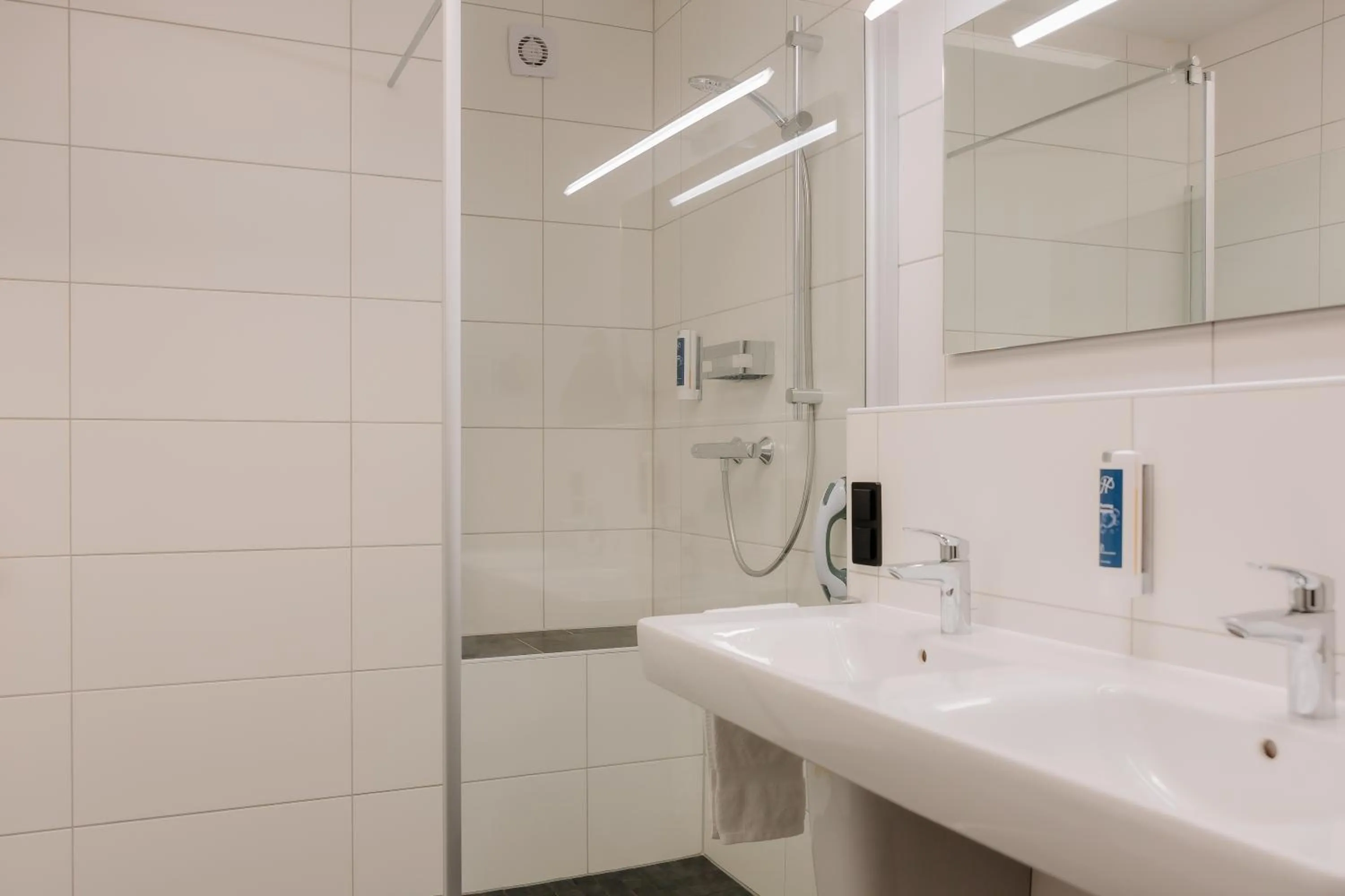 Bathroom in Parkhotel Papenburg by Hackmann