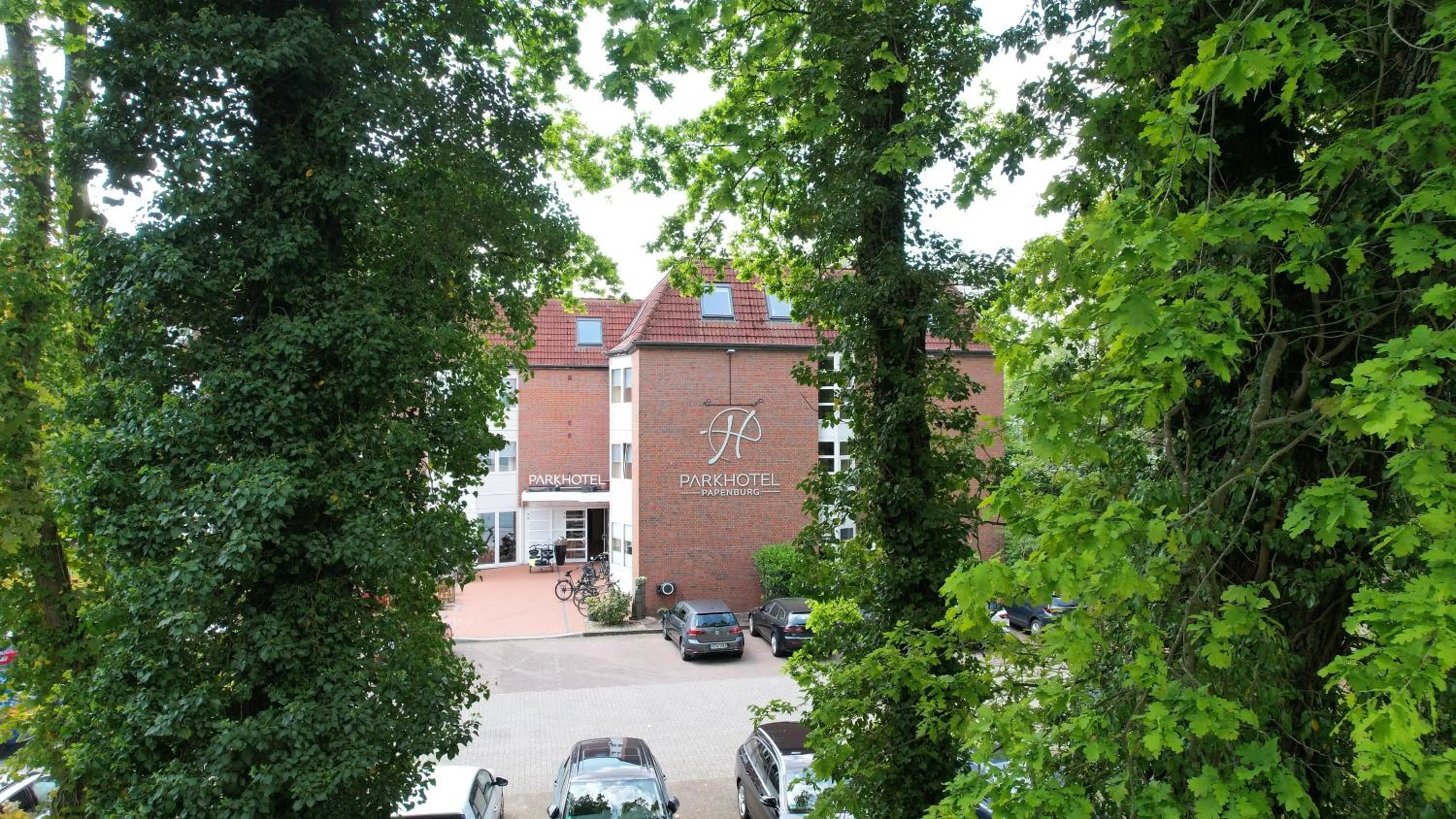 Property building in Parkhotel Papenburg by Hackmann