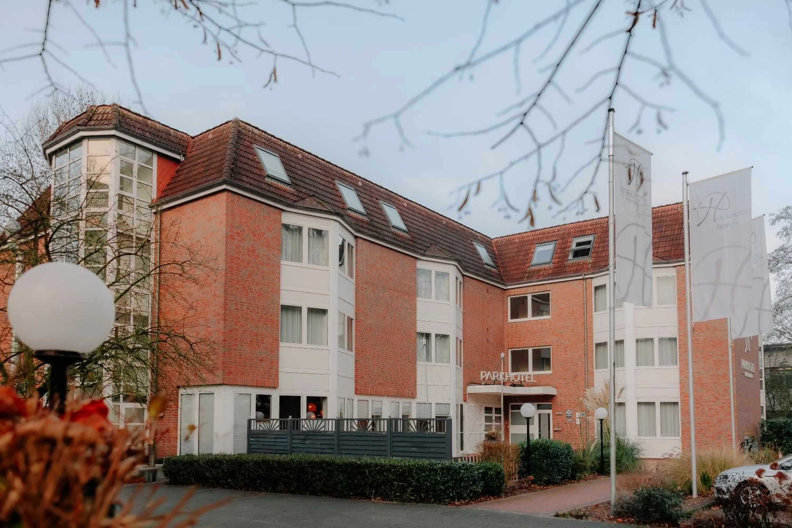 Property building in Parkhotel Papenburg by Hackmann