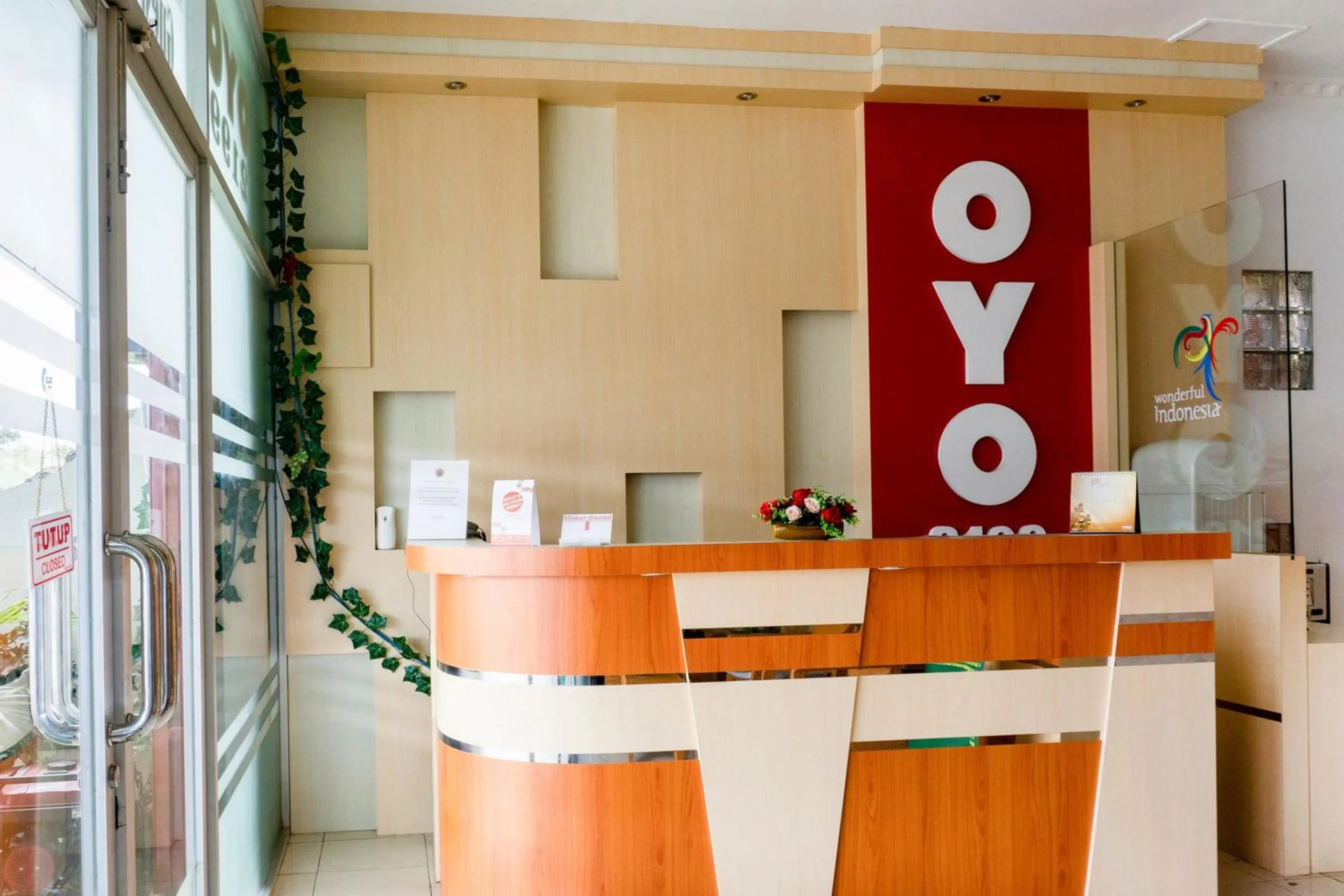 Lobby or reception in Hotel O Mandiri Guest House Syariah