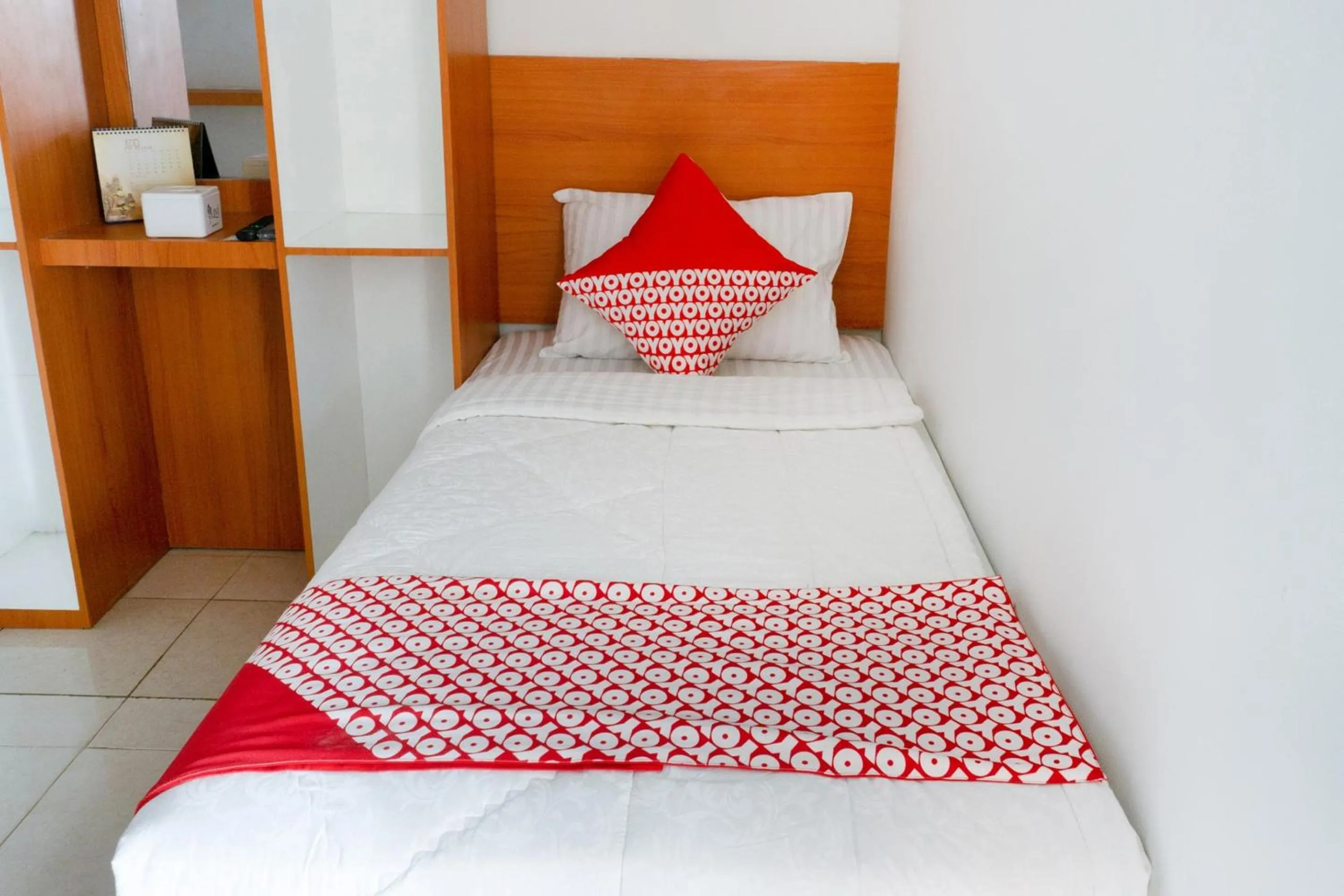 Bedroom, Bed in Hotel O Mandiri Guest House Syariah