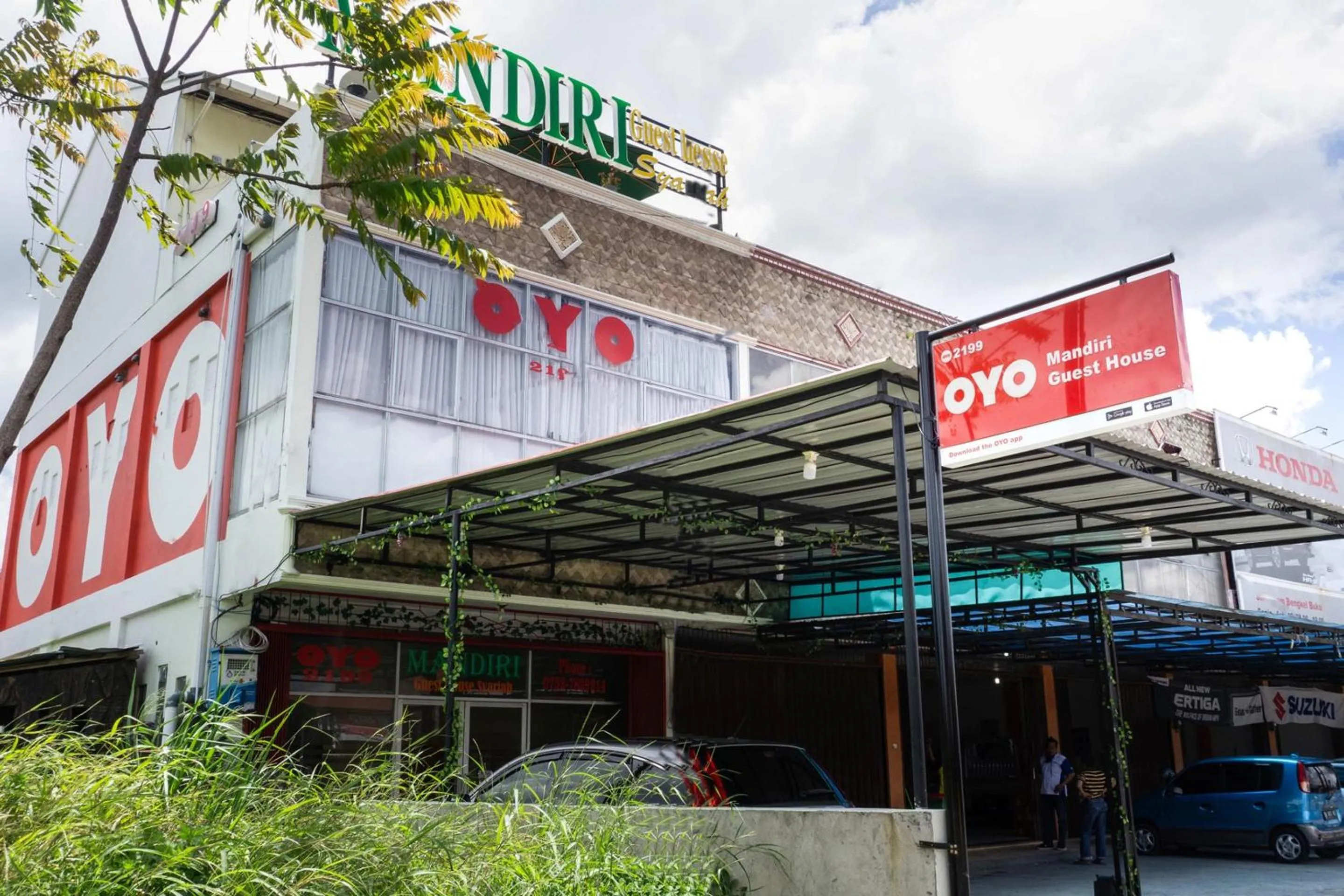 Facade/entrance in Hotel O Mandiri Guest House Syariah