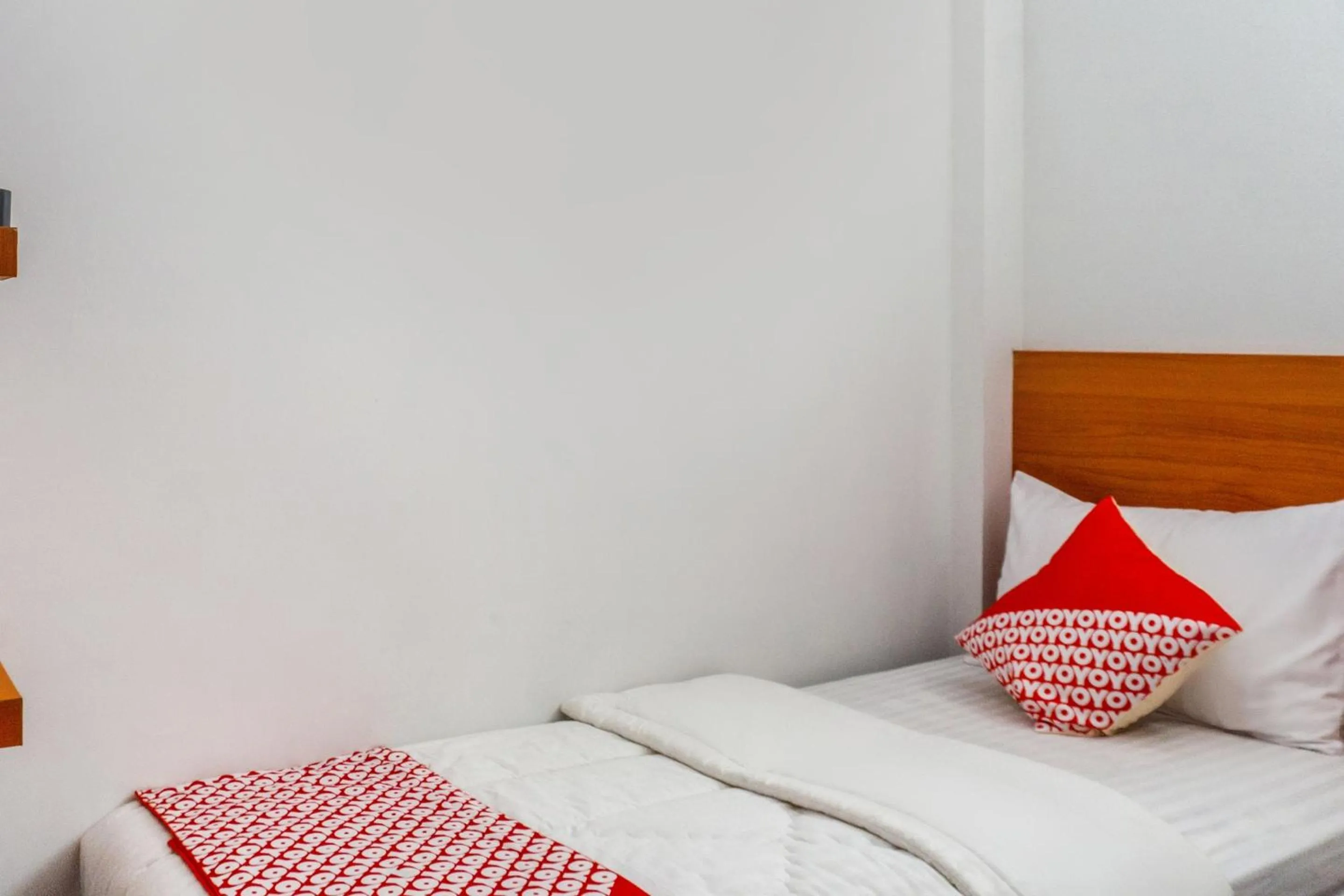 Bedroom, Bed in Hotel O Mandiri Guest House Syariah