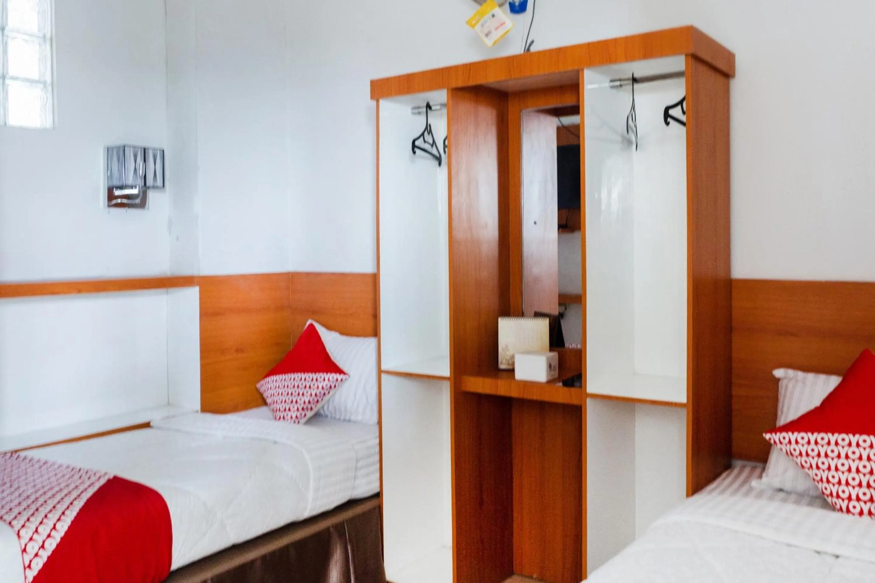 Bedroom, Bed in Hotel O Mandiri Guest House Syariah