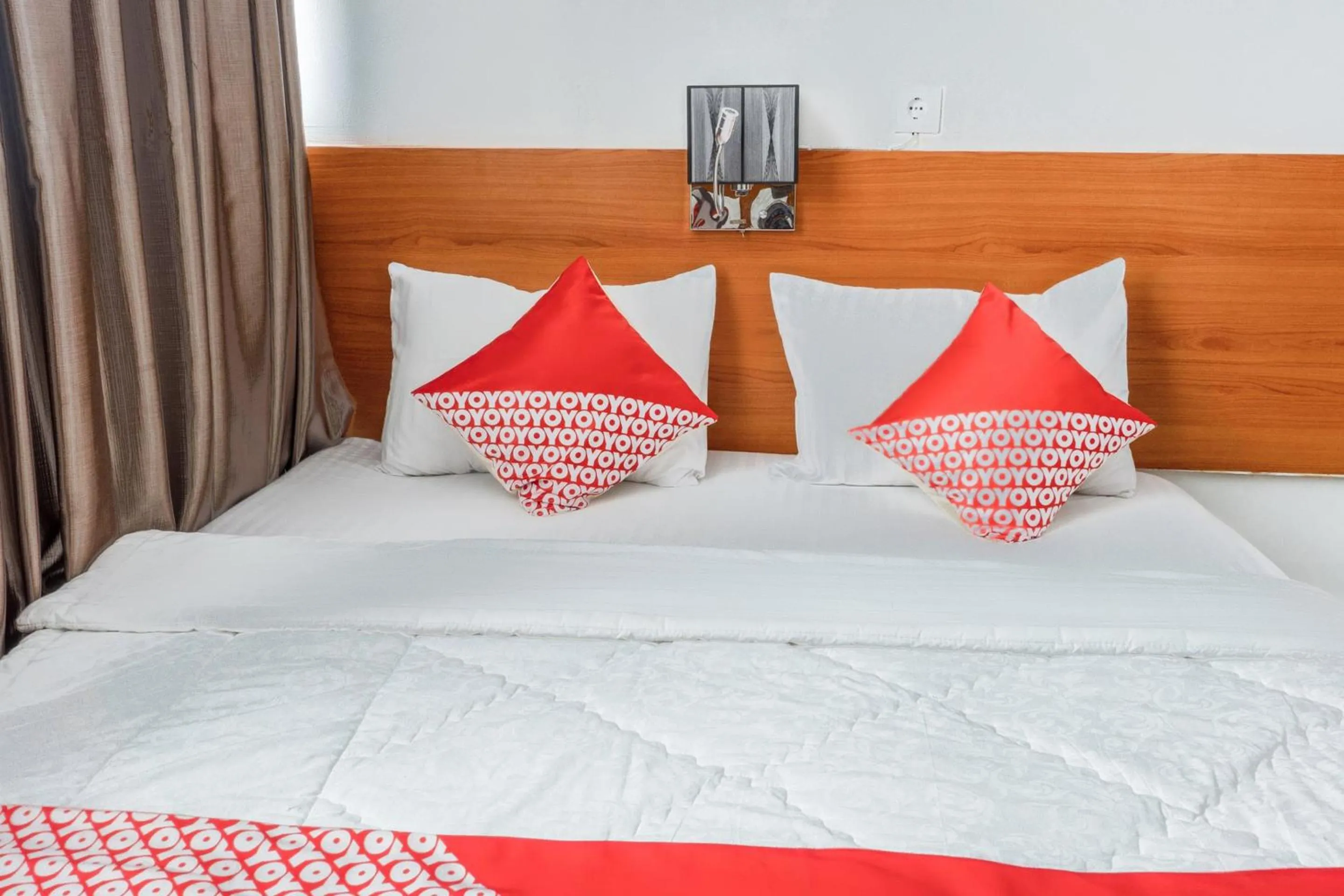 Bedroom, Bed in Hotel O Mandiri Guest House Syariah