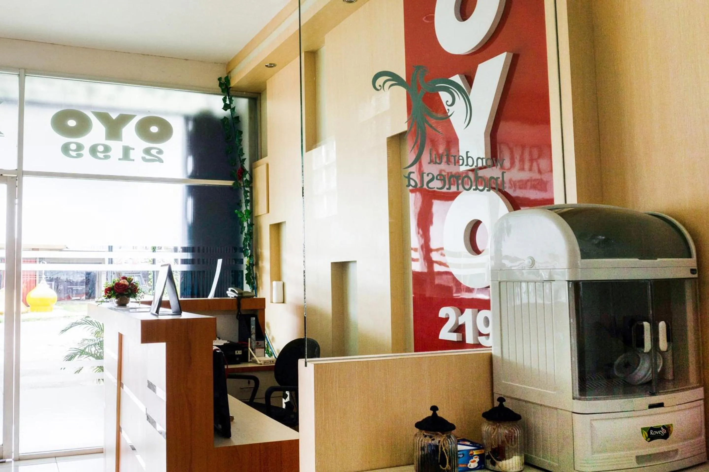 Lobby or reception in Hotel O Mandiri Guest House Syariah