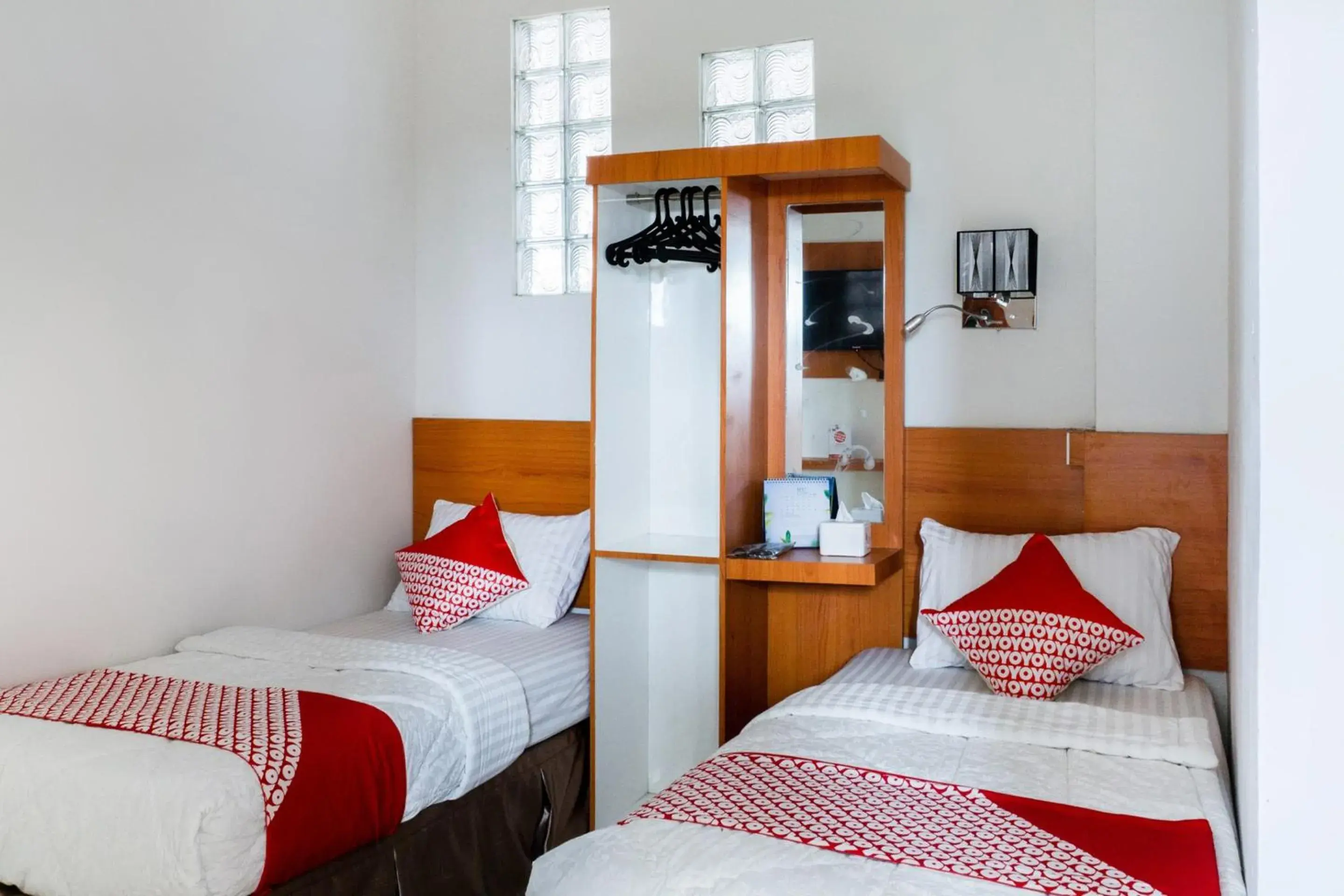 Standard Twin Room in Hotel O Mandiri Guest House Syariah Standard Twin Room in Hotel O Mandiri Guest House Syariah