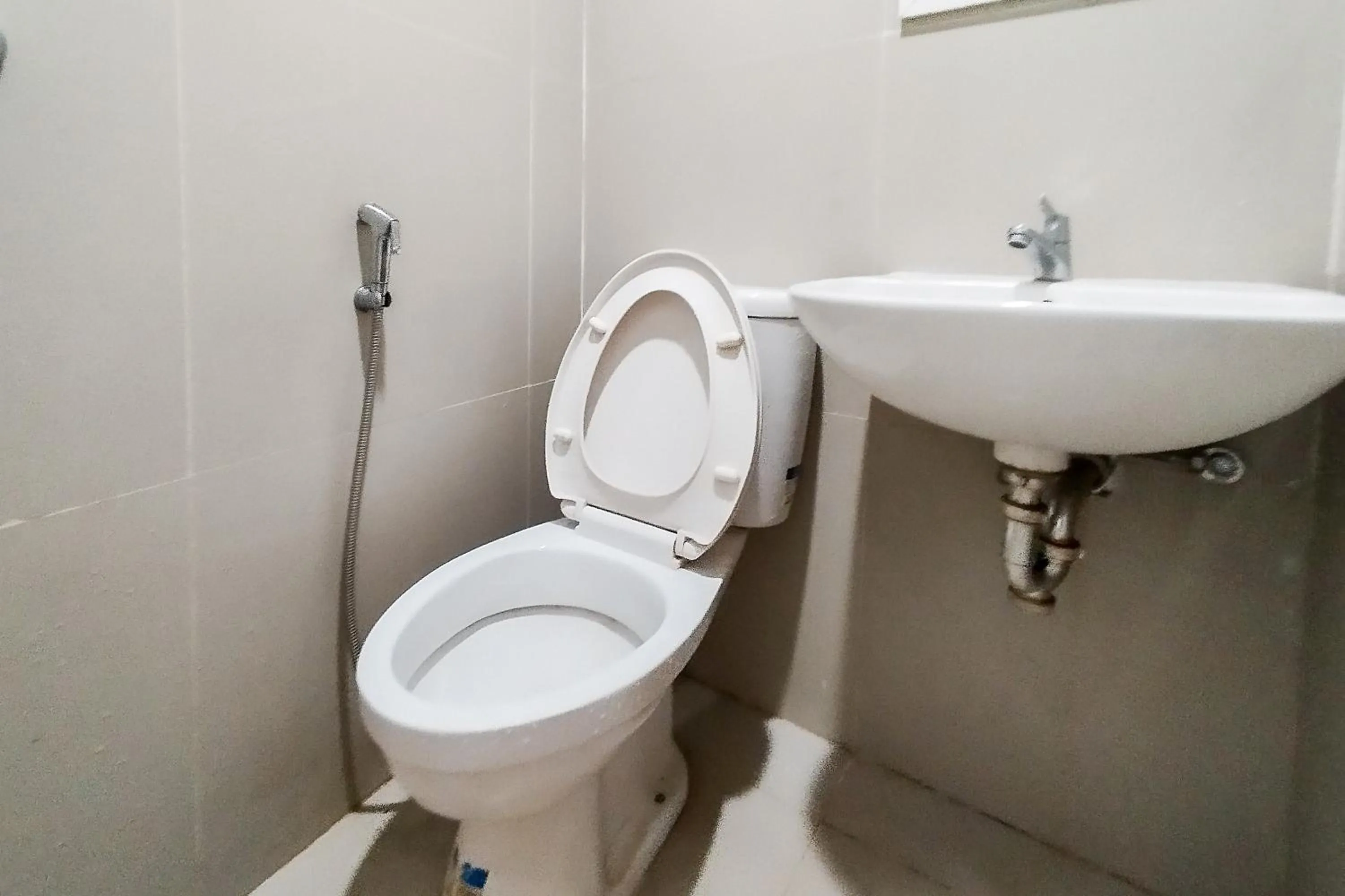 Bathroom in Alfalah Residence Syariah Mitra RedDoorz