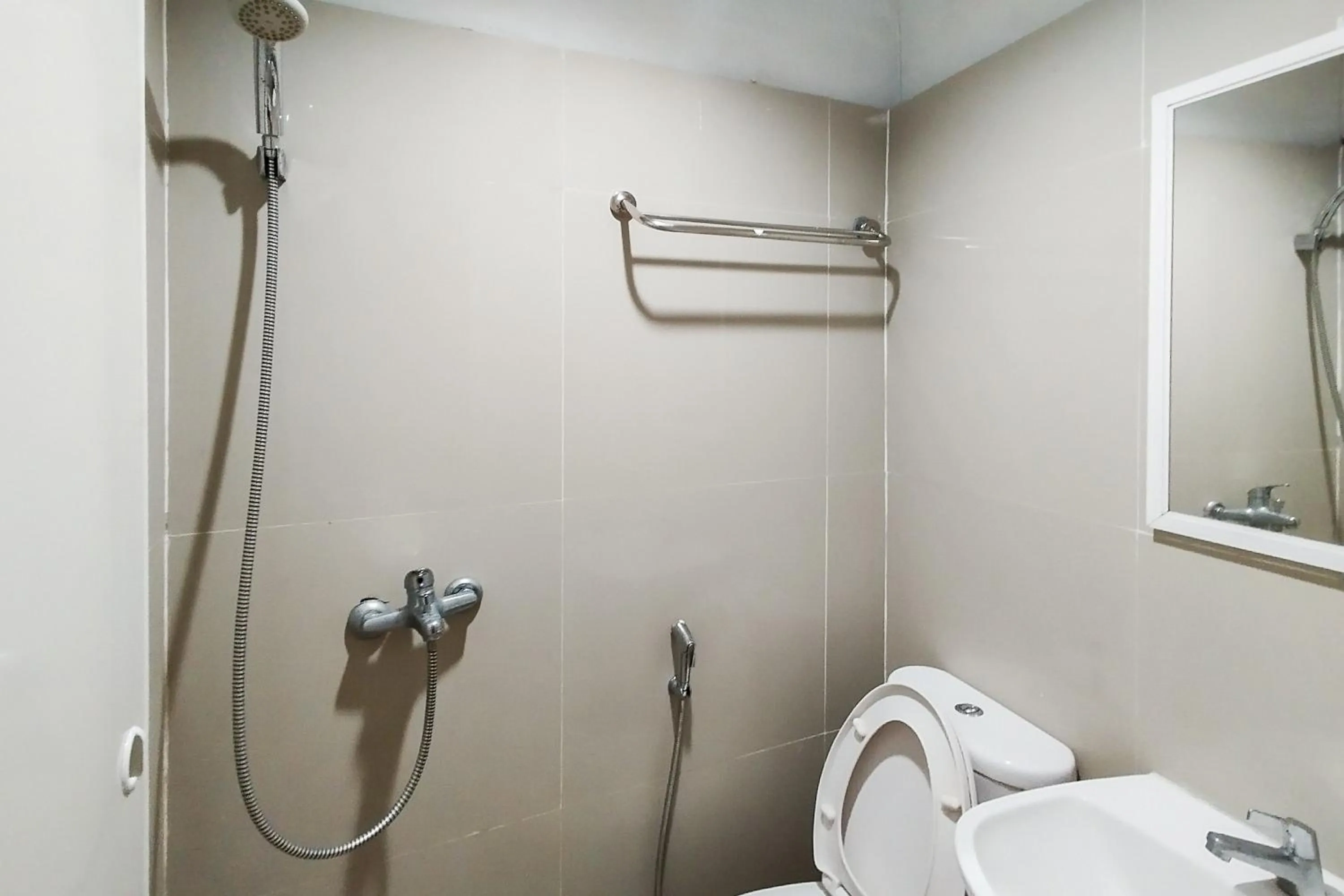 Bathroom in Alfalah Residence Syariah Mitra RedDoorz