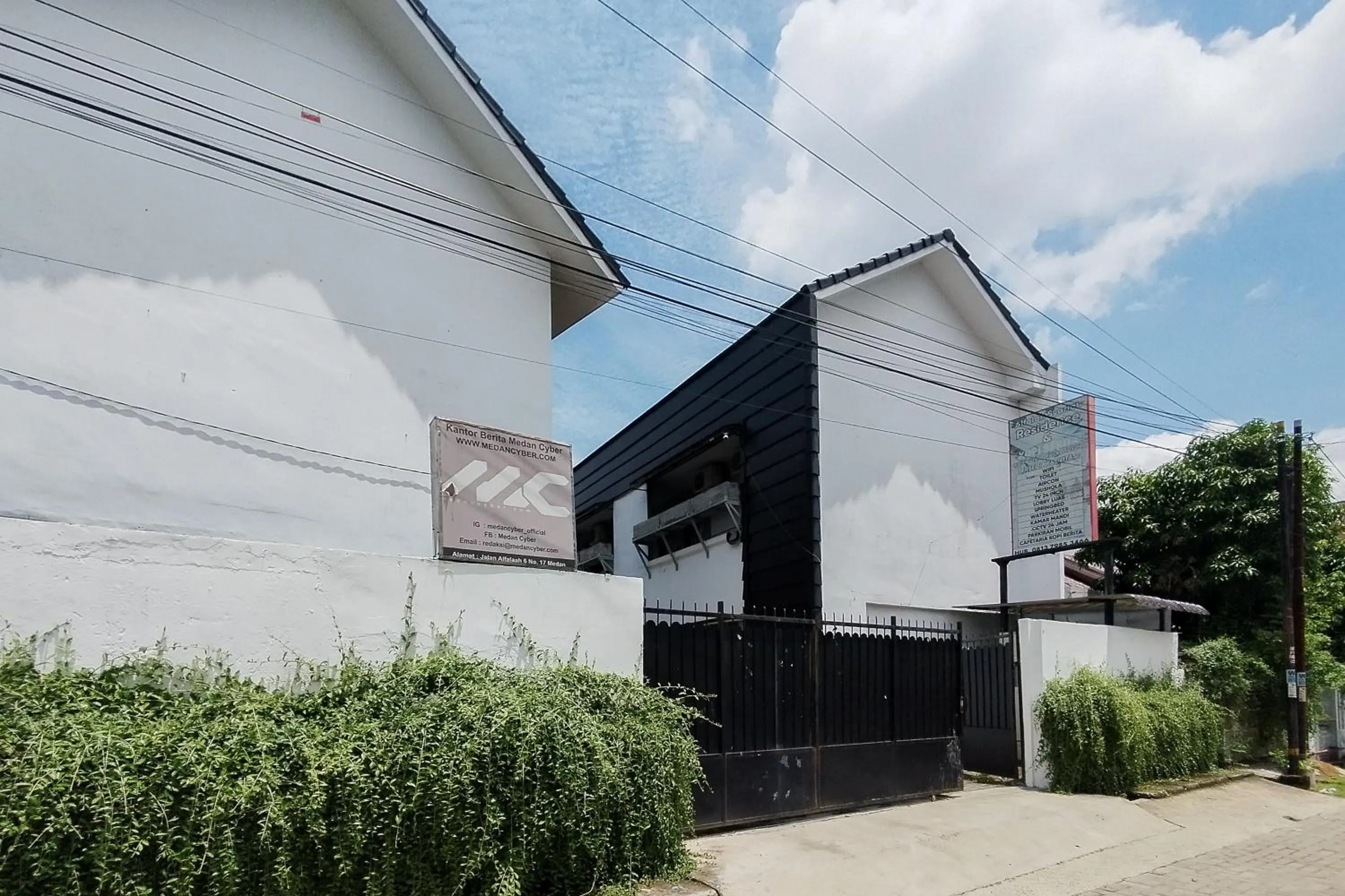 Facade/entrance in Alfalah Residence Syariah Mitra RedDoorz