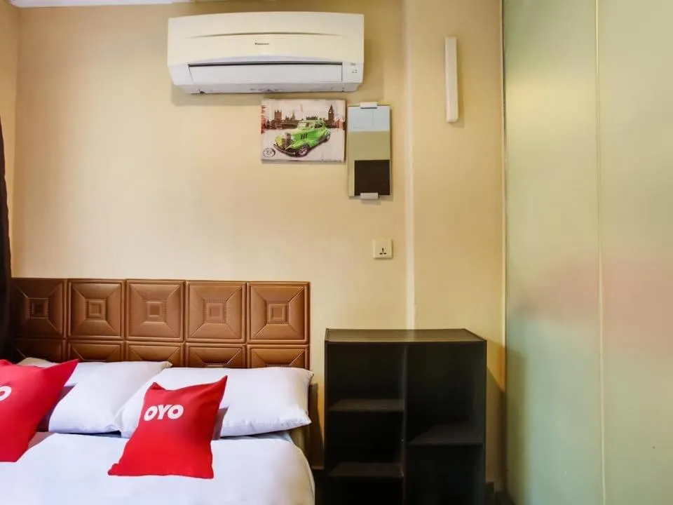 TV/Entertainment Center in Sassana Hotel