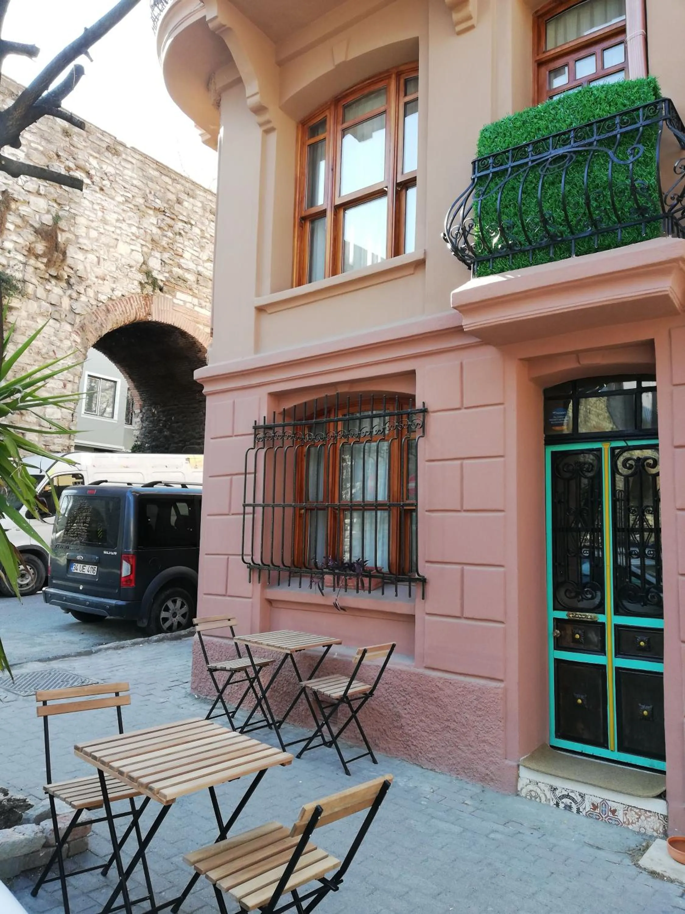 No 1 House By Valence