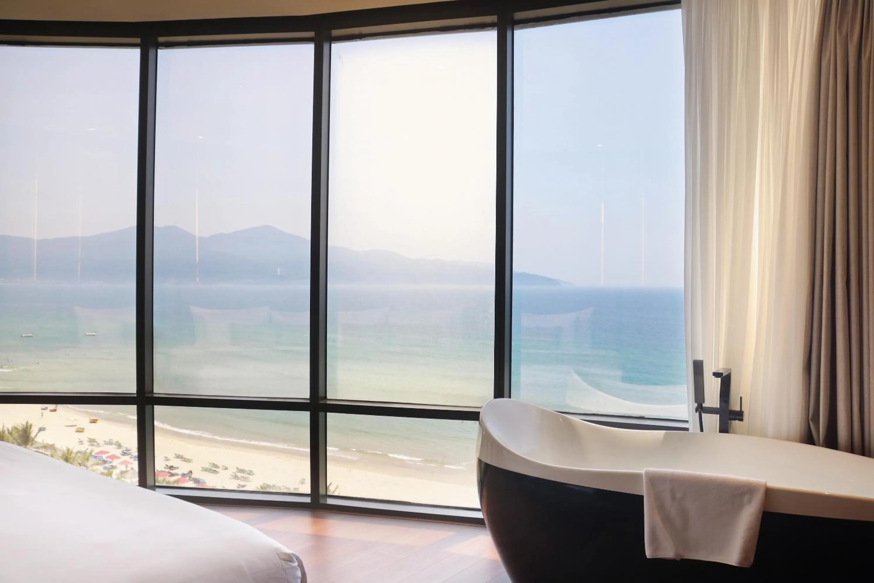 Sea view, Bed in Holiday Beach Hotel Danang