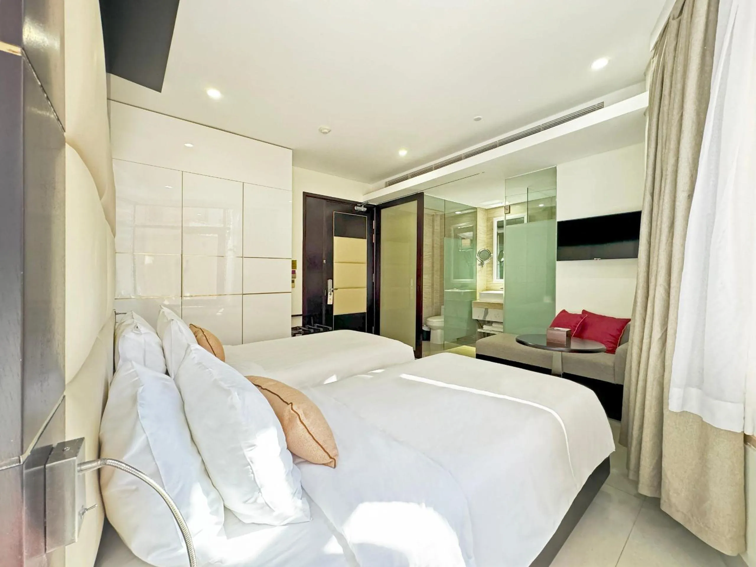 Bed in Holiday Beach Hotel Danang