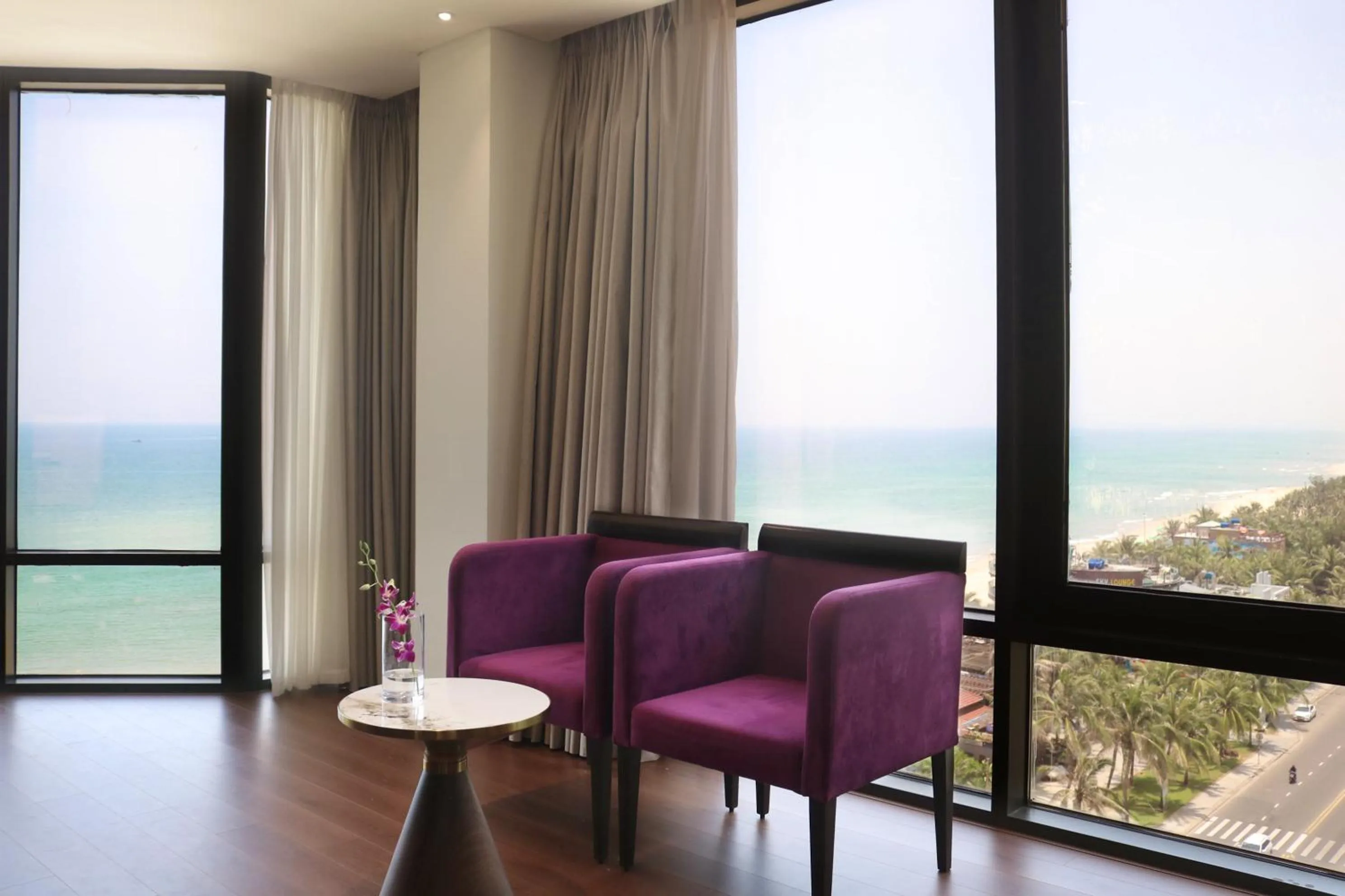 Seating area in Holiday Beach Hotel Danang