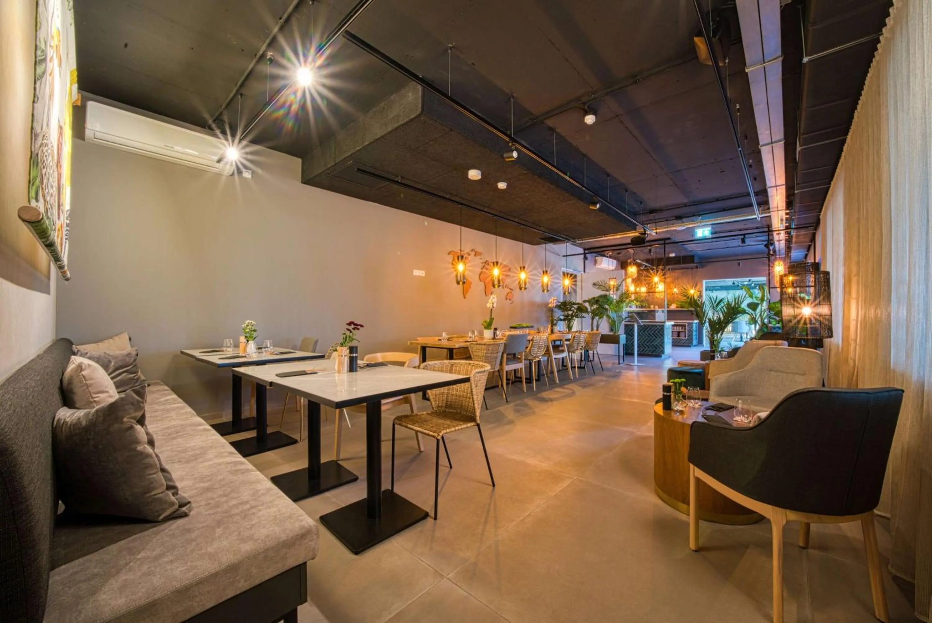 Restaurant/places to eat in Vienna House Easy by Wyndham Amsterdam Airport Schiphol