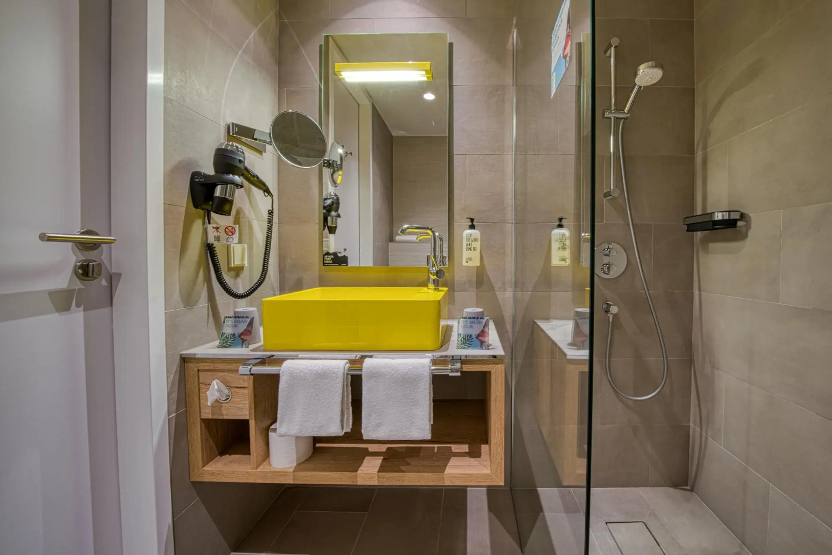 Superior King Room in Vienna House Easy by Wyndham Amsterdam Airport Schiphol Superior King Room in Vienna House Easy by Wyndham Amsterdam Airport Schiphol