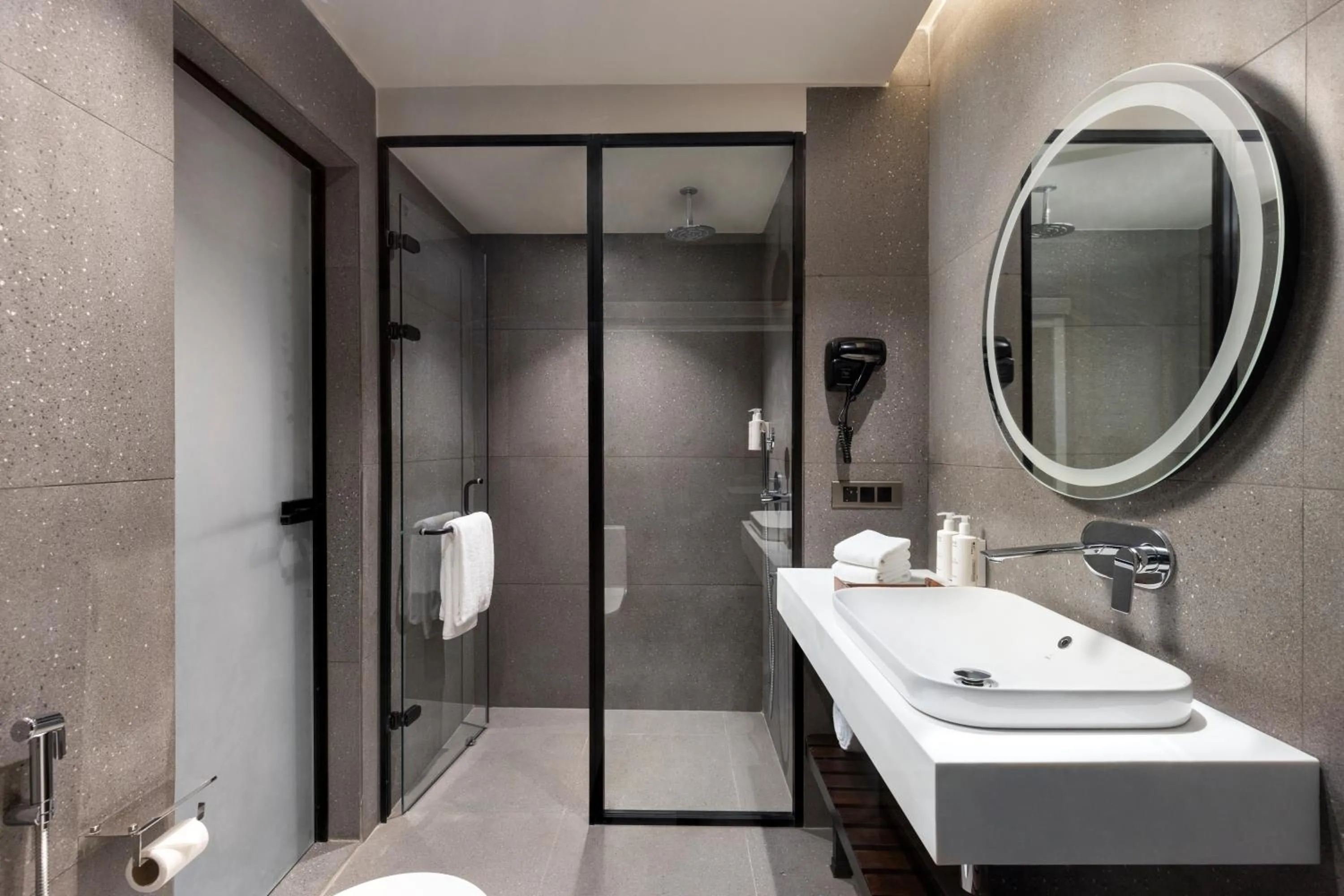 Bathroom in Mercure Chandigarh Tribune Chowk