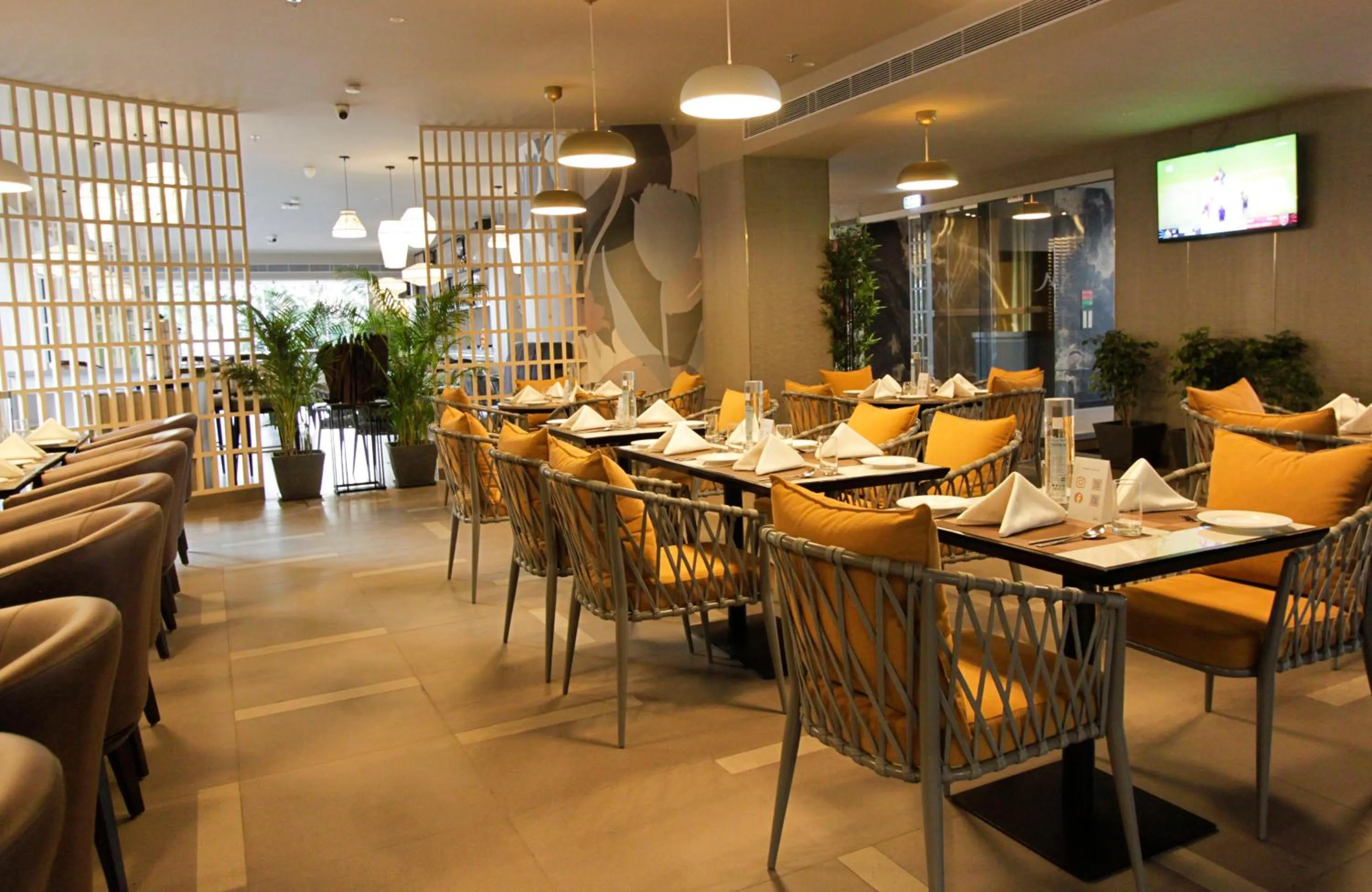 Restaurant/places to eat in Mercure Chandigarh Tribune Chowk