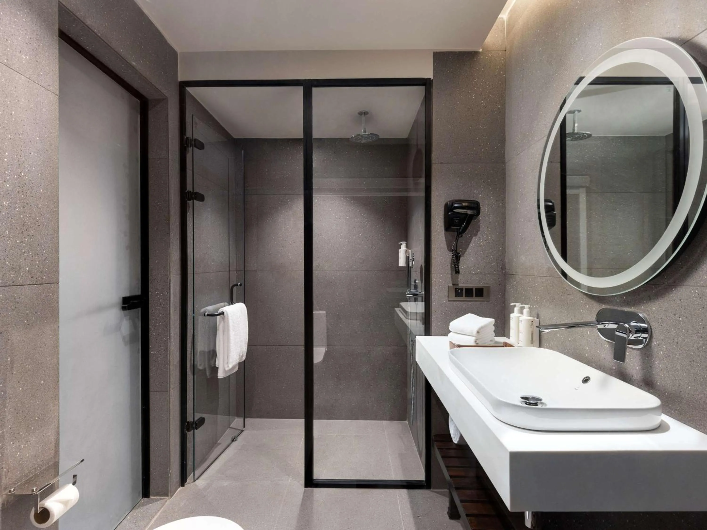 Bathroom in Mercure Chandigarh Tribune Chowk