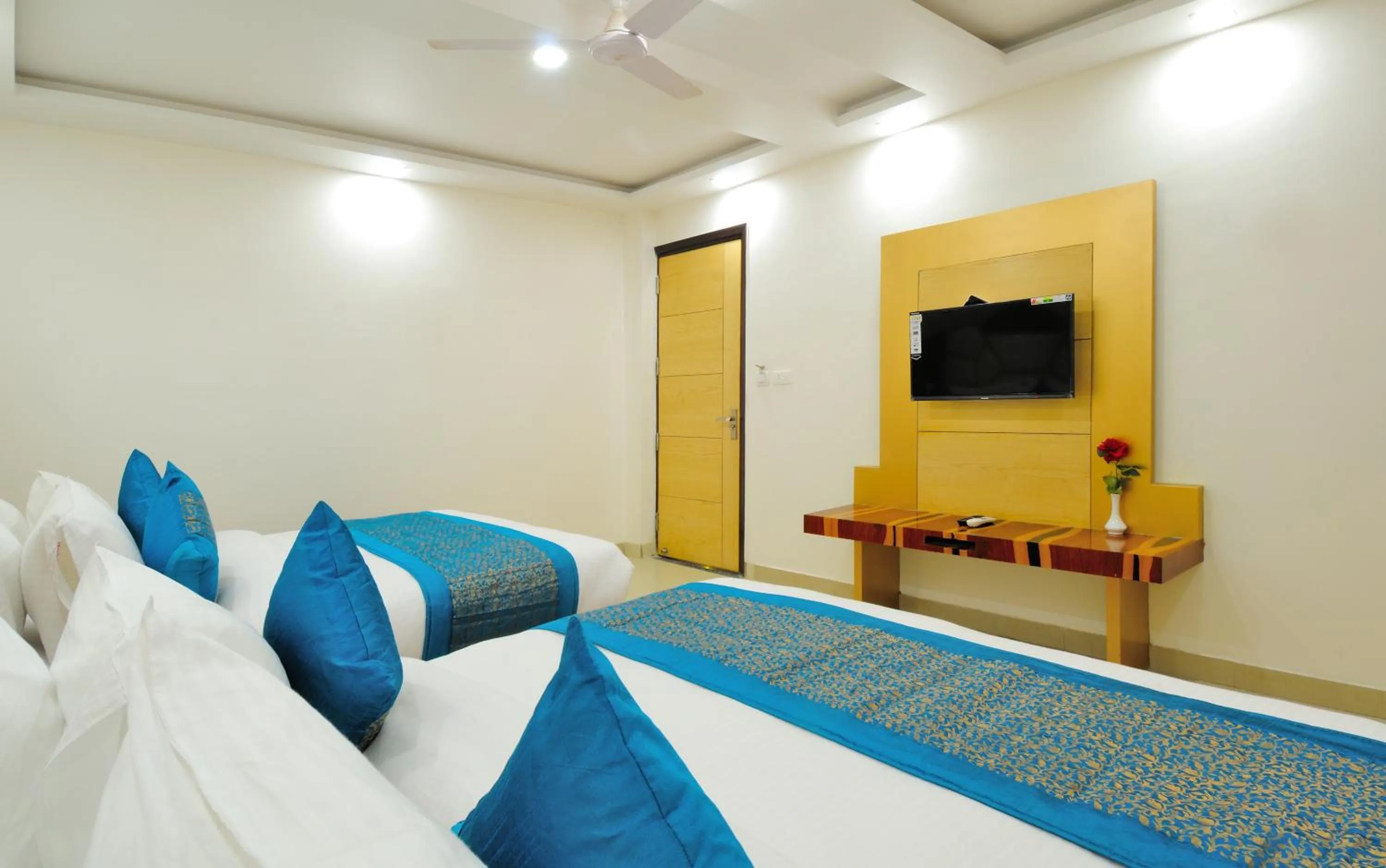 Bedroom, Bed in The Gold Inn - Paharganj