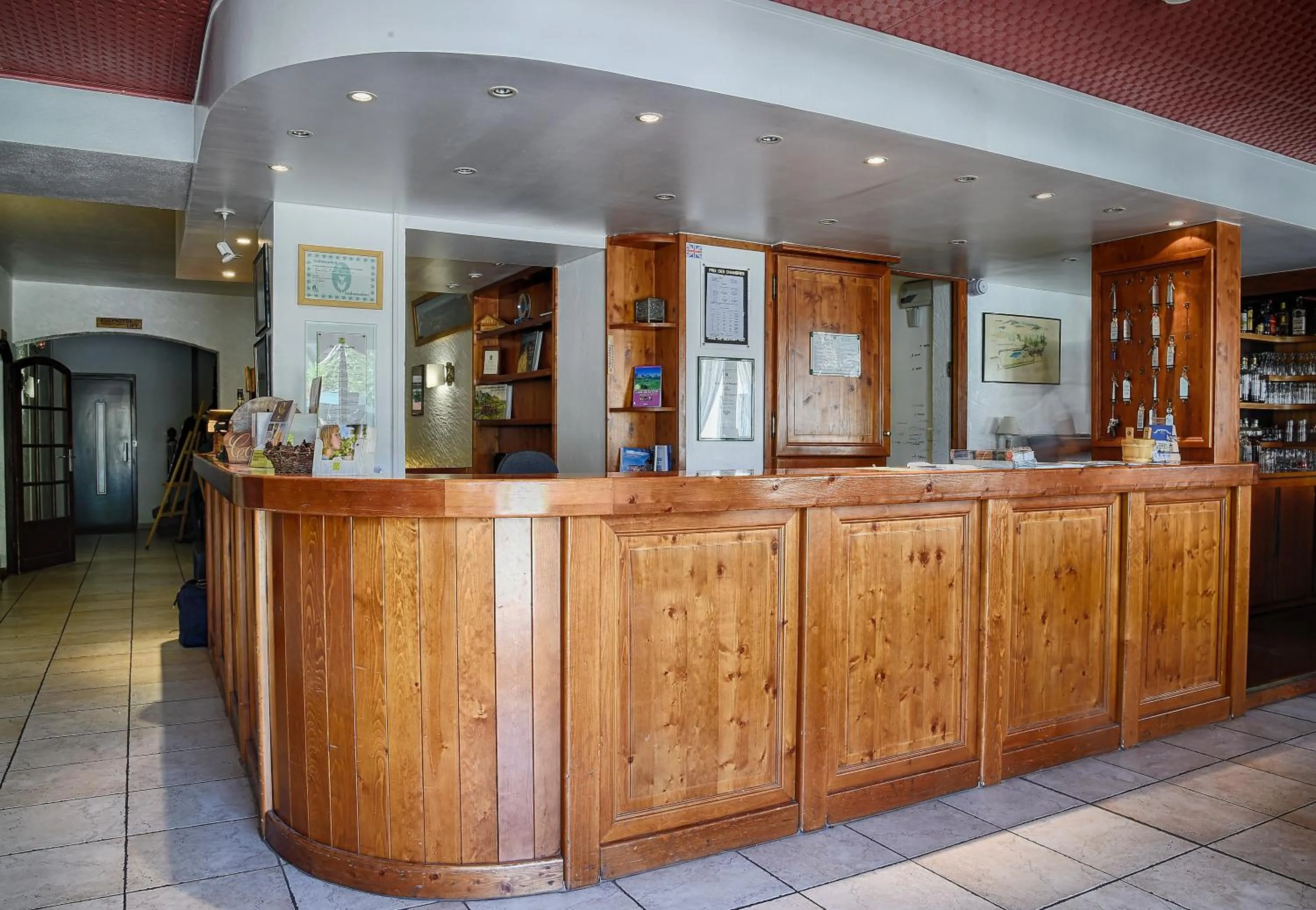 Lobby or reception in Logis Hôtel - Le Col de l'Arc